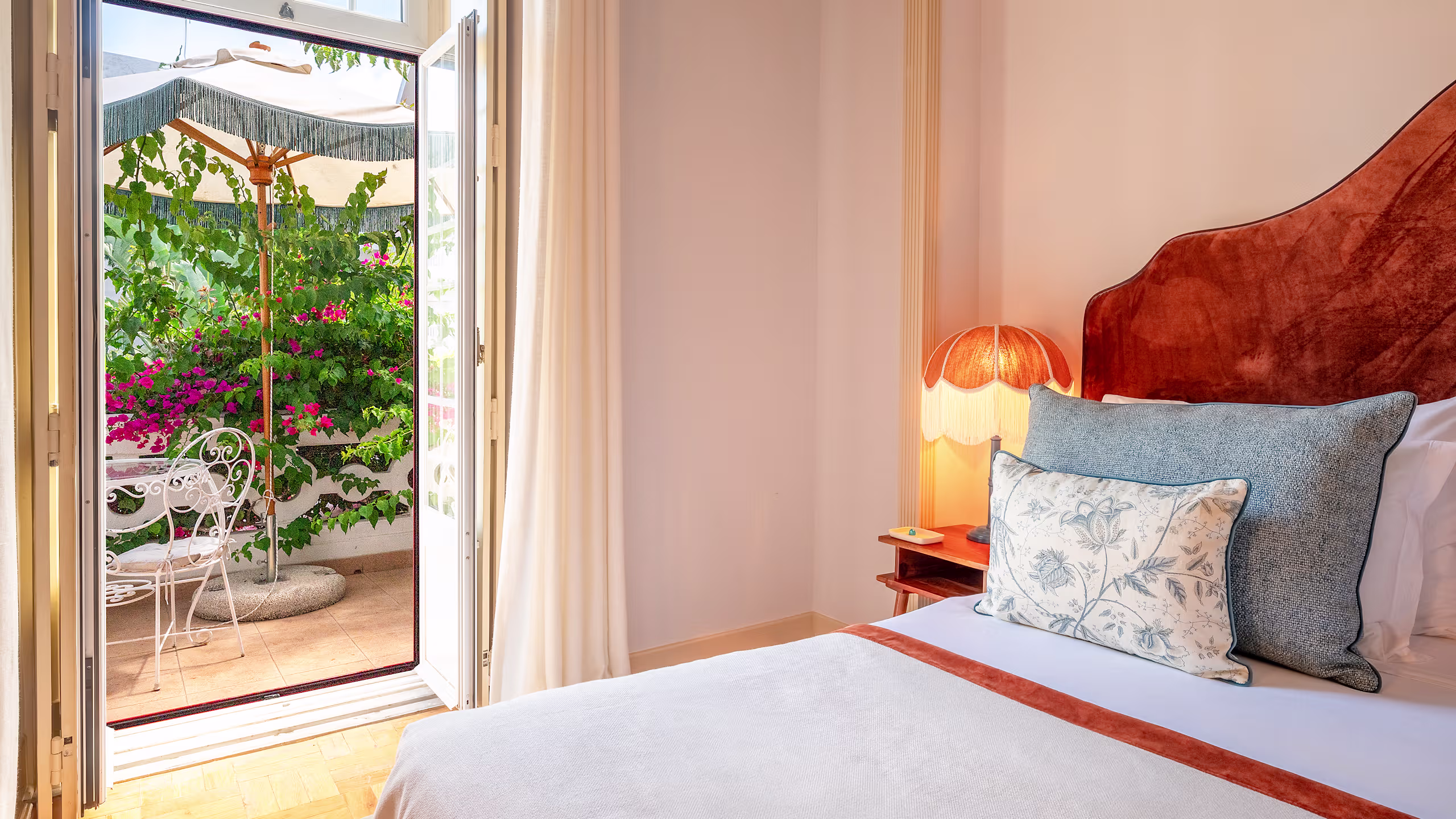 Deluxe Room with Terrace and Garden View - Image 4