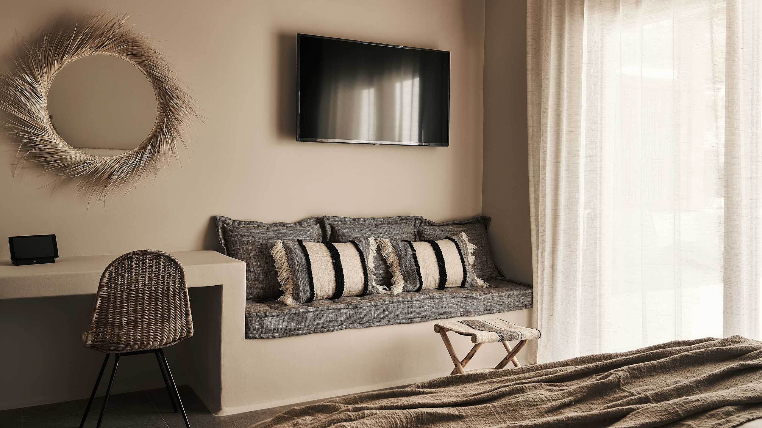 Helios Suite with Hot Tub and Sea View Terrace - Image 3