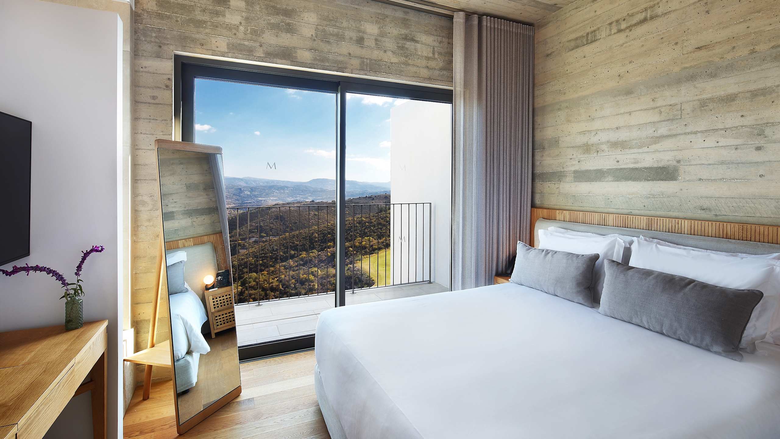 Ezousa Executive Suite - Image 1