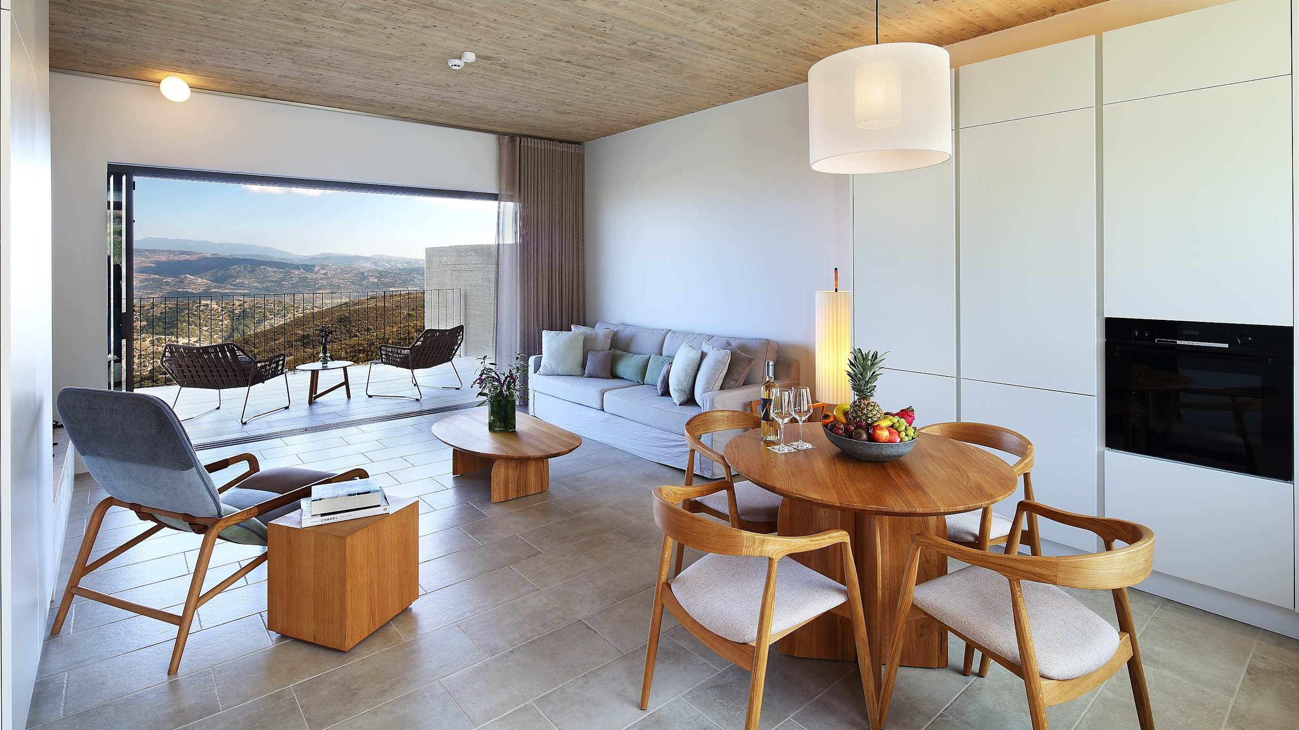 Ezousa Executive Suite - Image 3