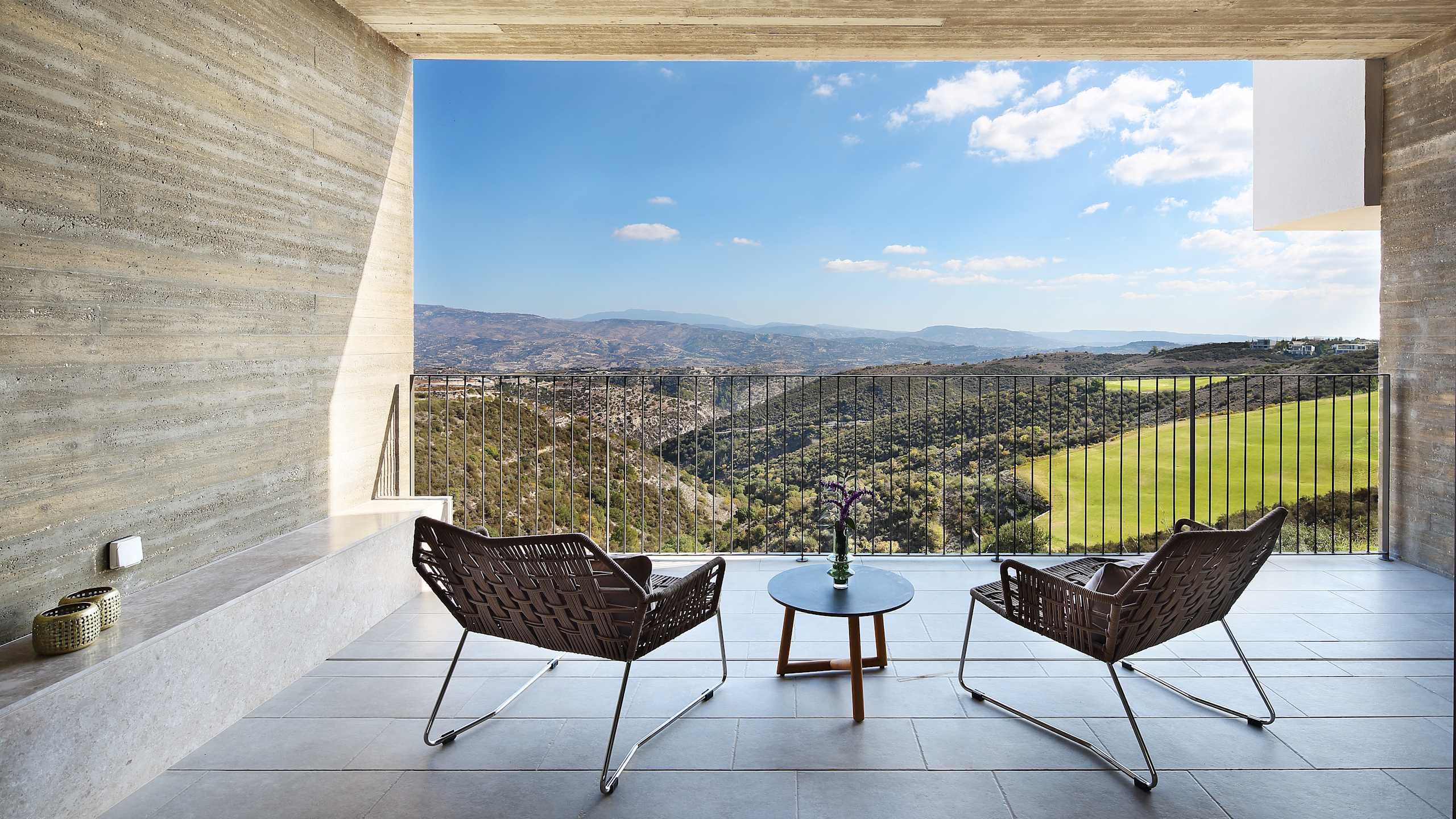 Ezousa Executive Suite - Image 6