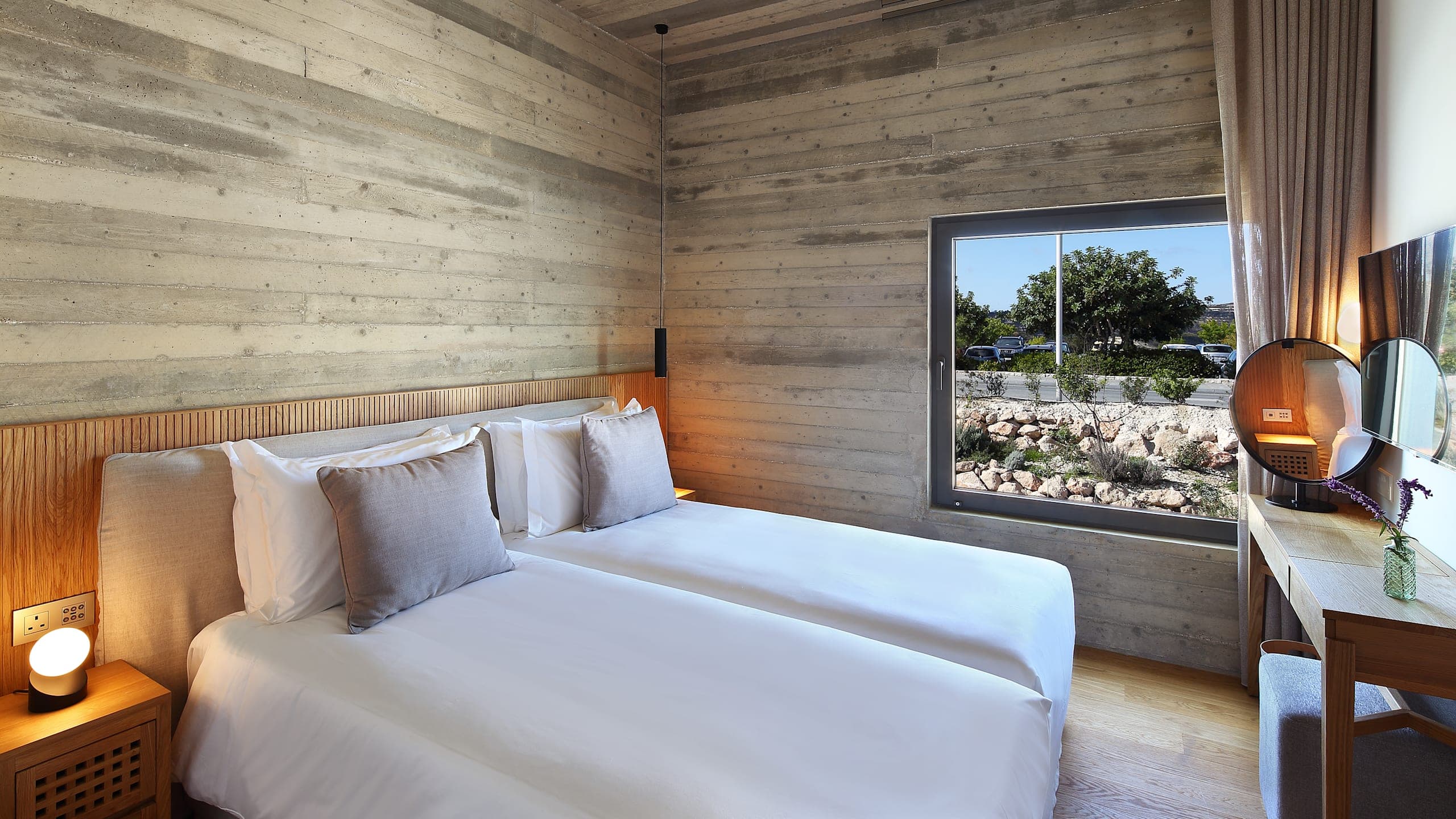 Ezousa Executive Suite - Image 2