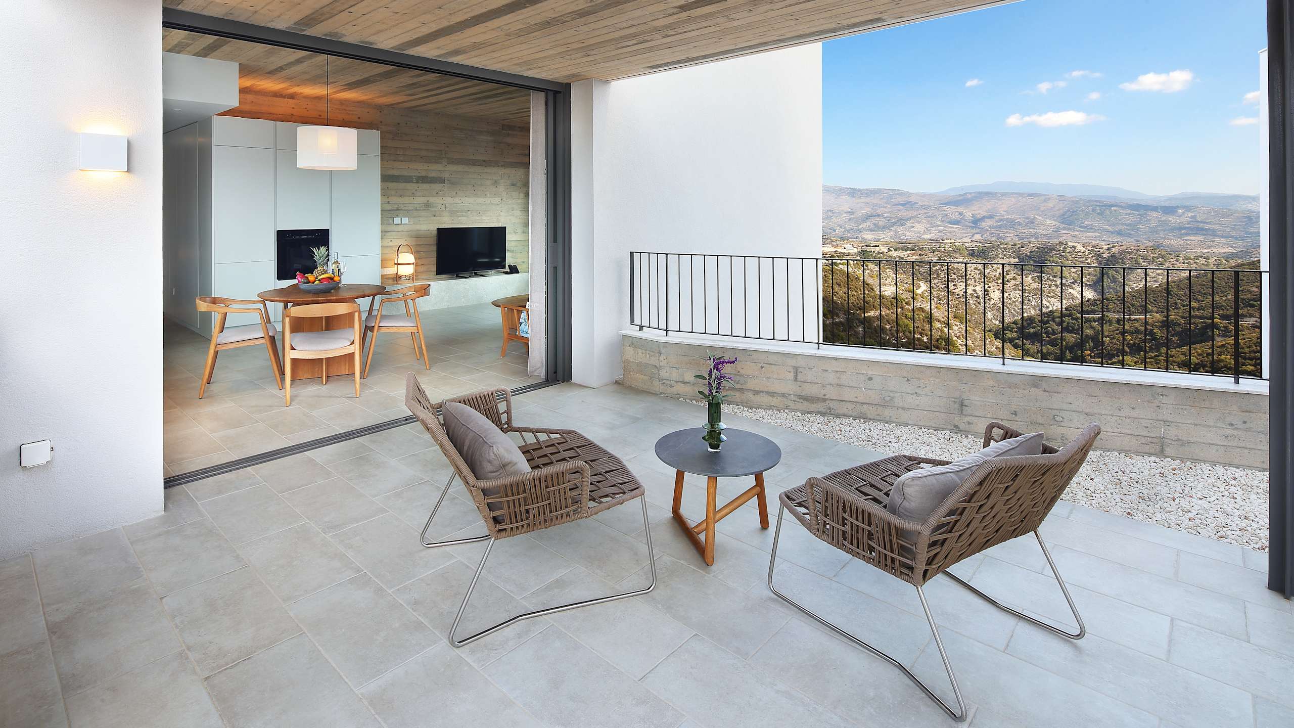 Ezousa Superior Suite - Image 6