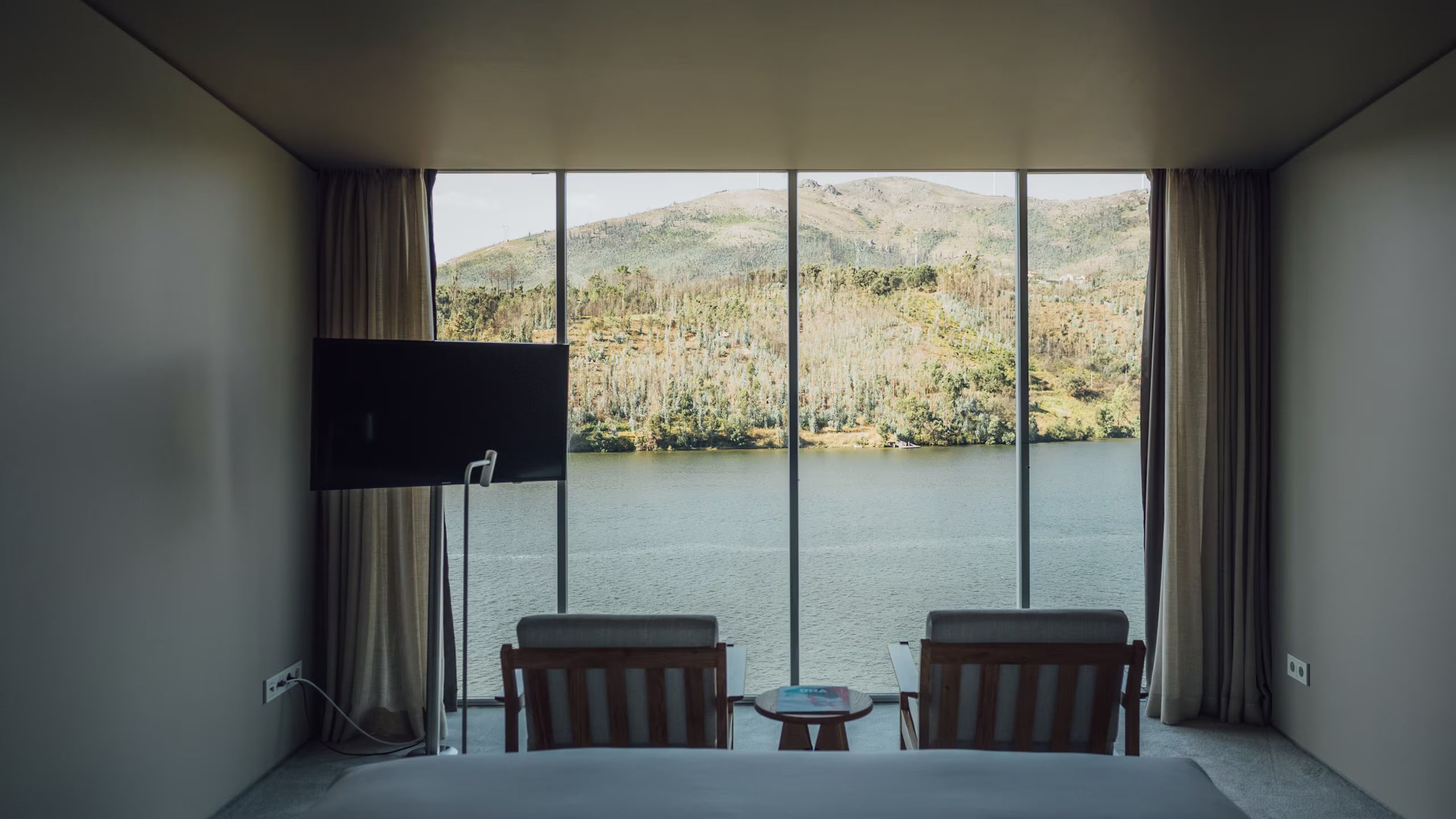 Deluxe River View - Image 3