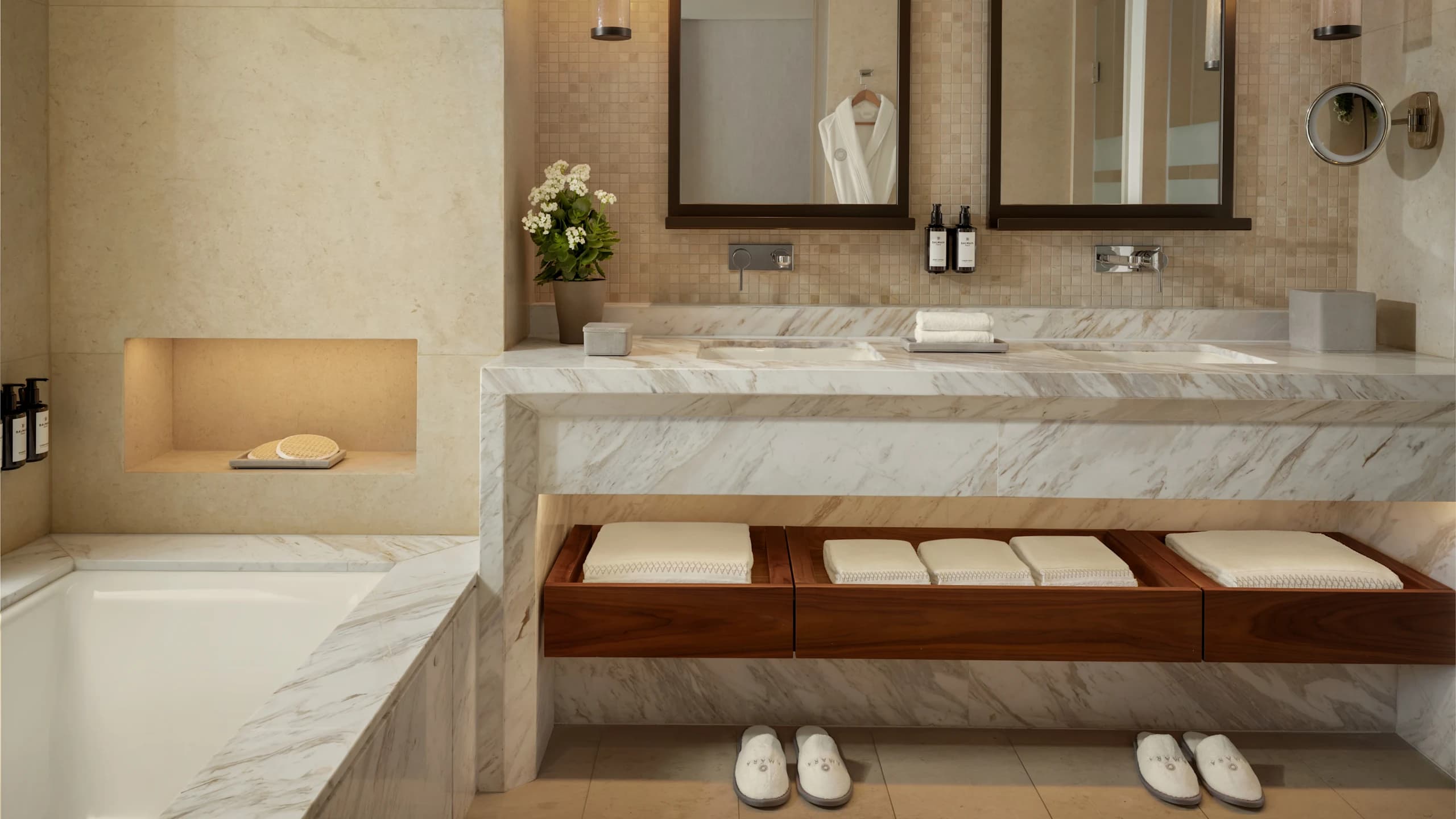 Deluxe Grand Sea View Room - Image 2