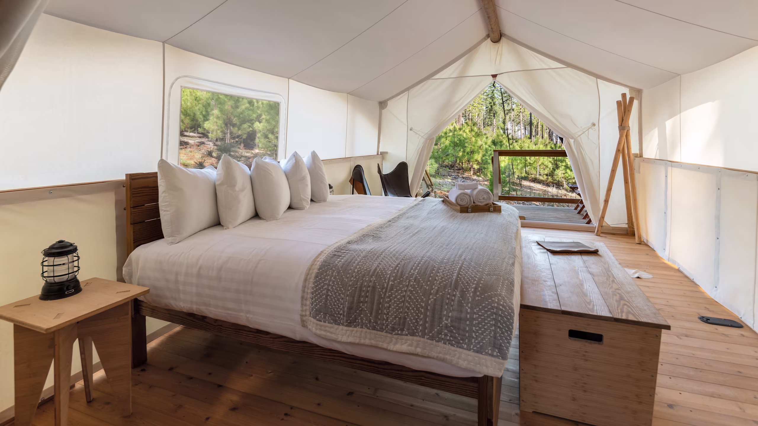 Deluxe Tent - Image 7