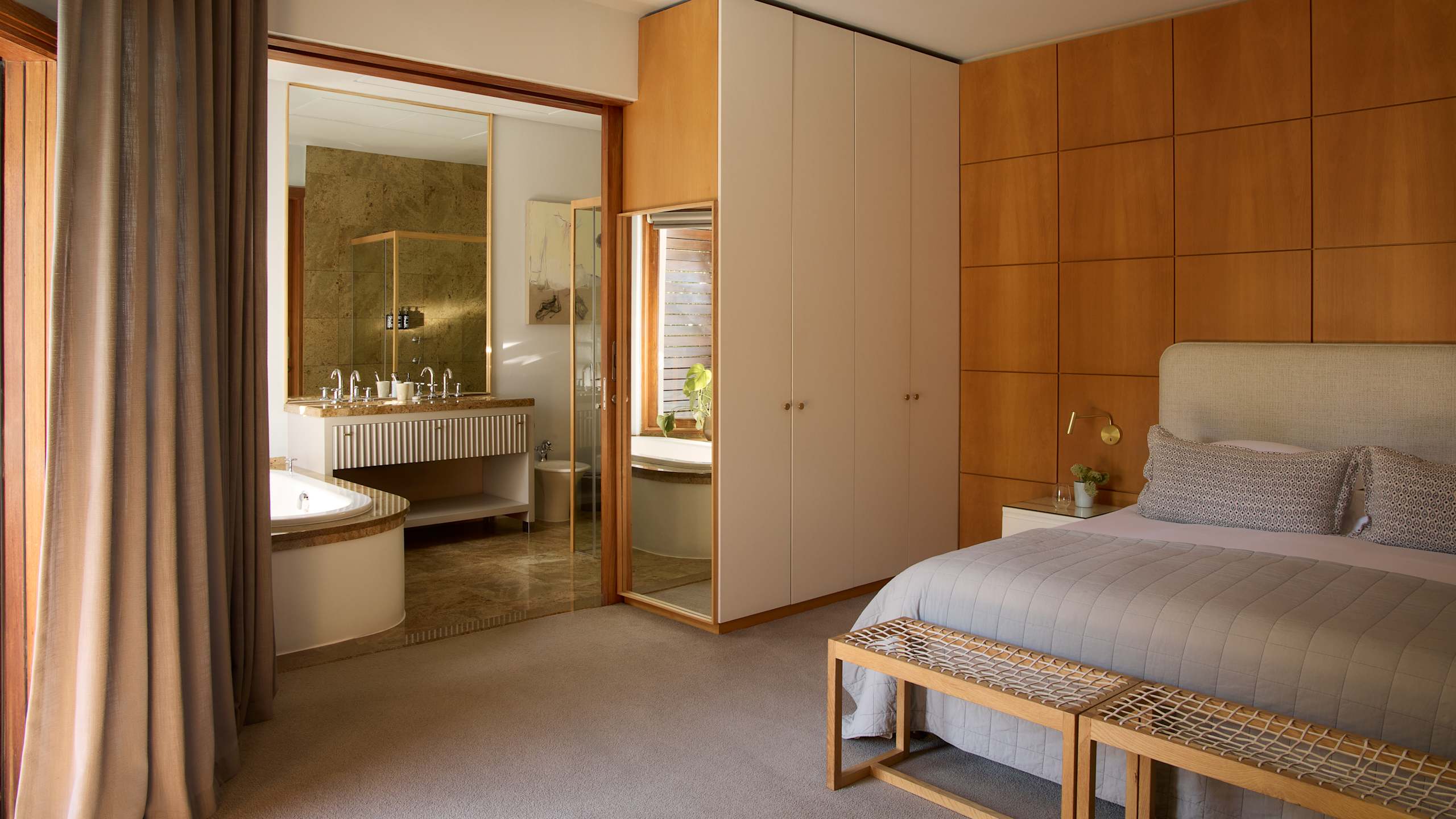 Deluxe Spa Room - Image 4