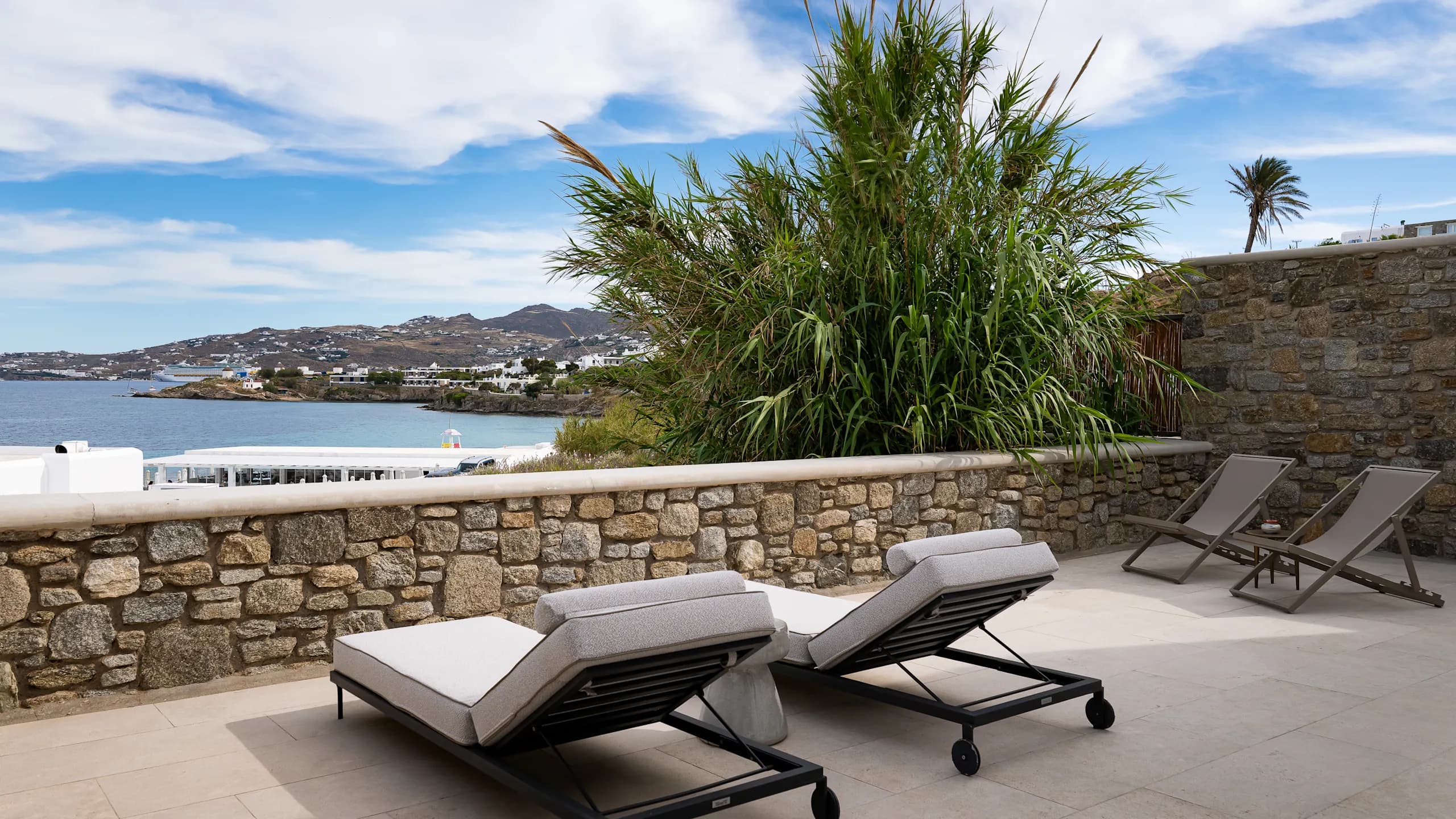 One Bedroom Suite Sea View with Hot Tub - Image 5