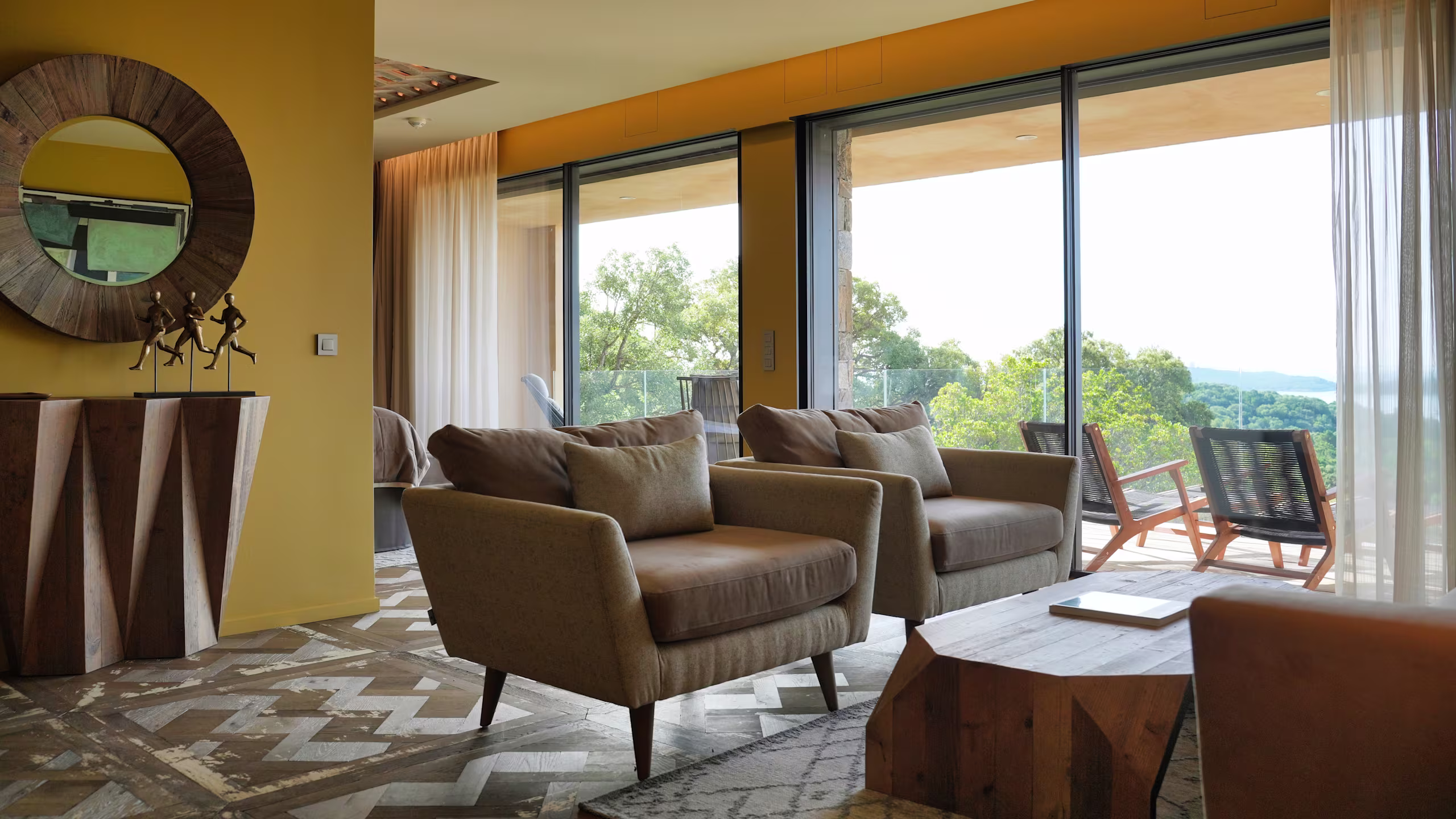 Suite - Image 1