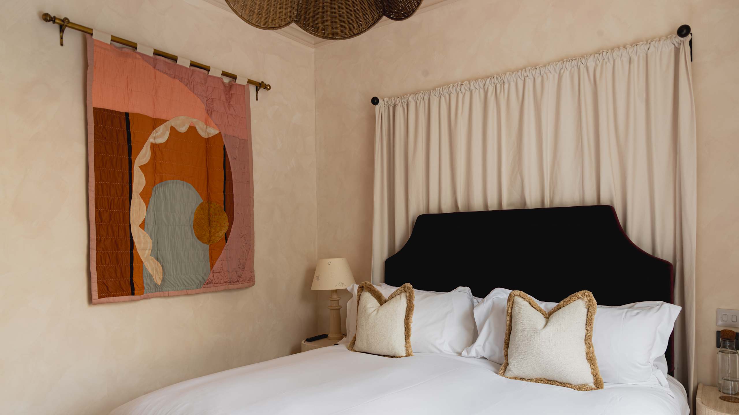 Guest Room - Image 2