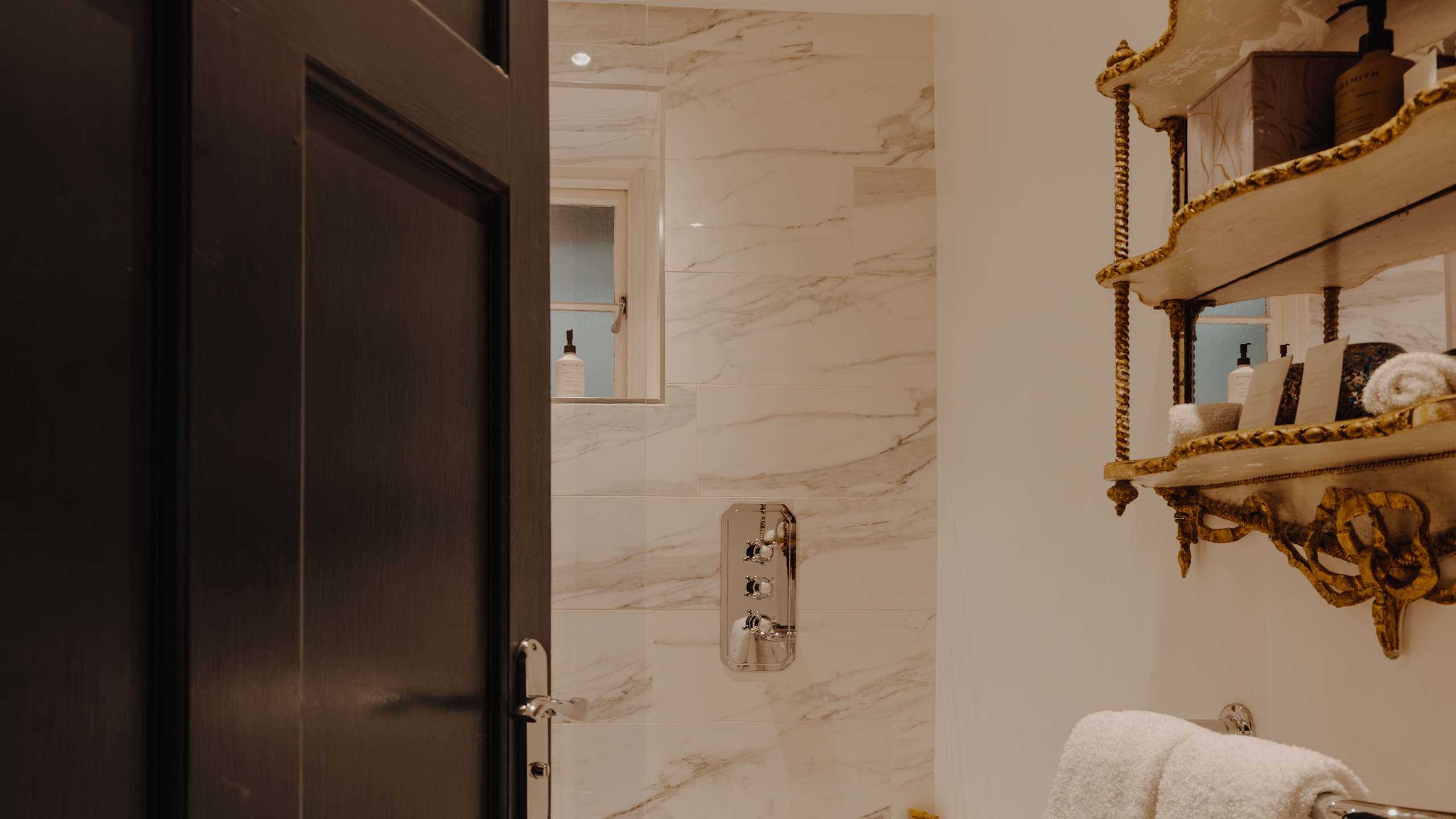 Guest Room - Image 5