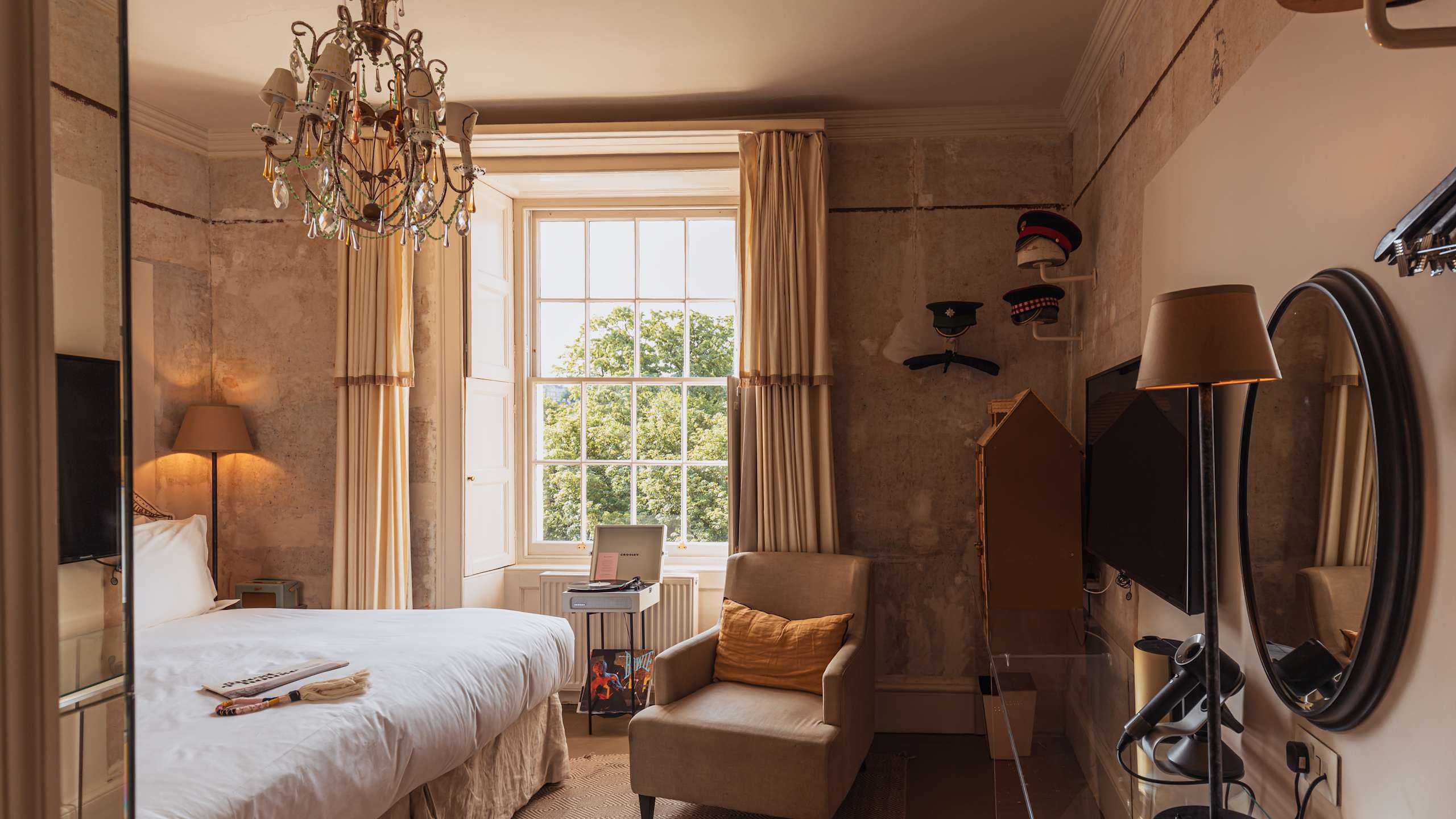 Guest Room - Image 1