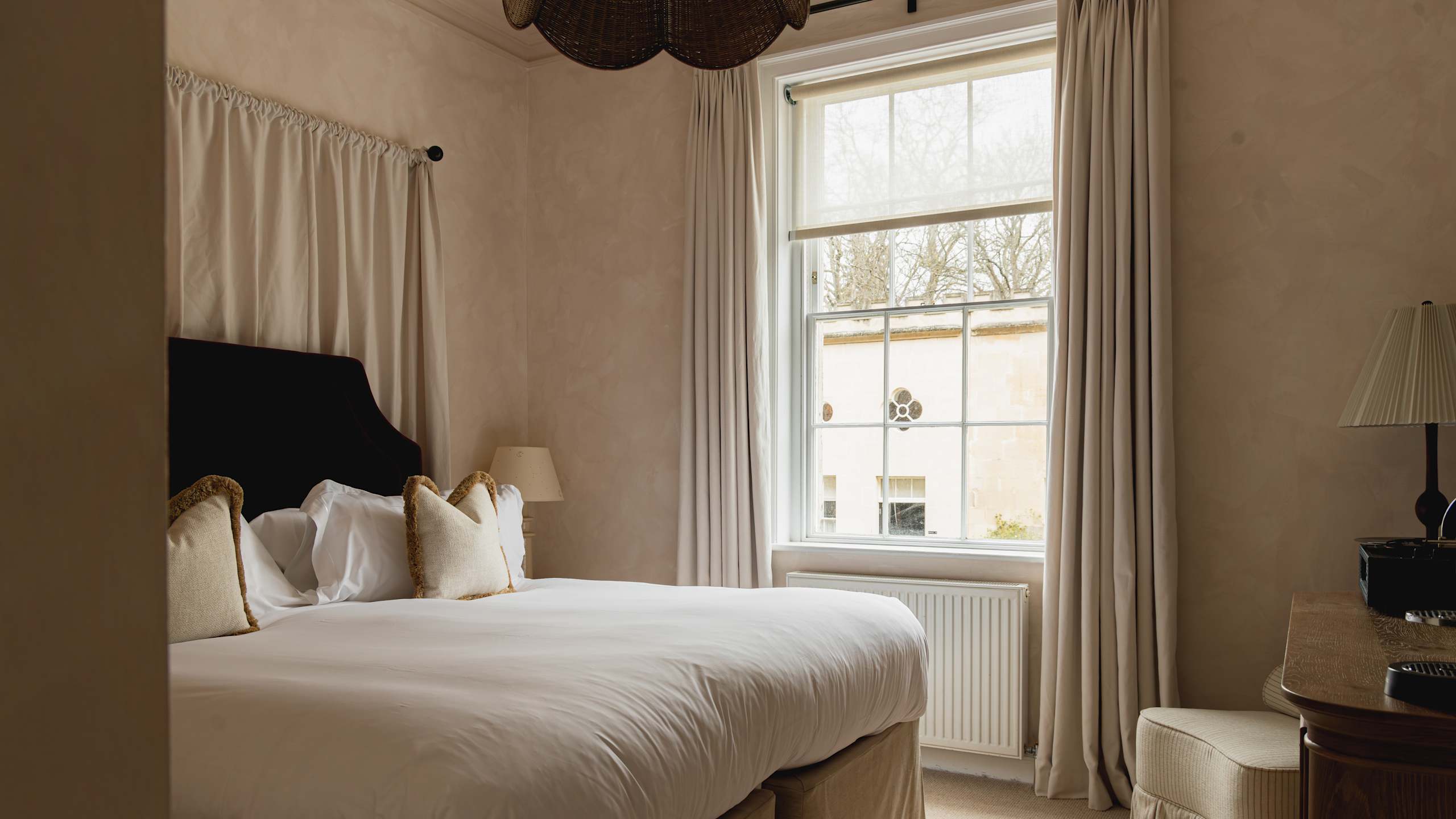 Guest Room - Image 3