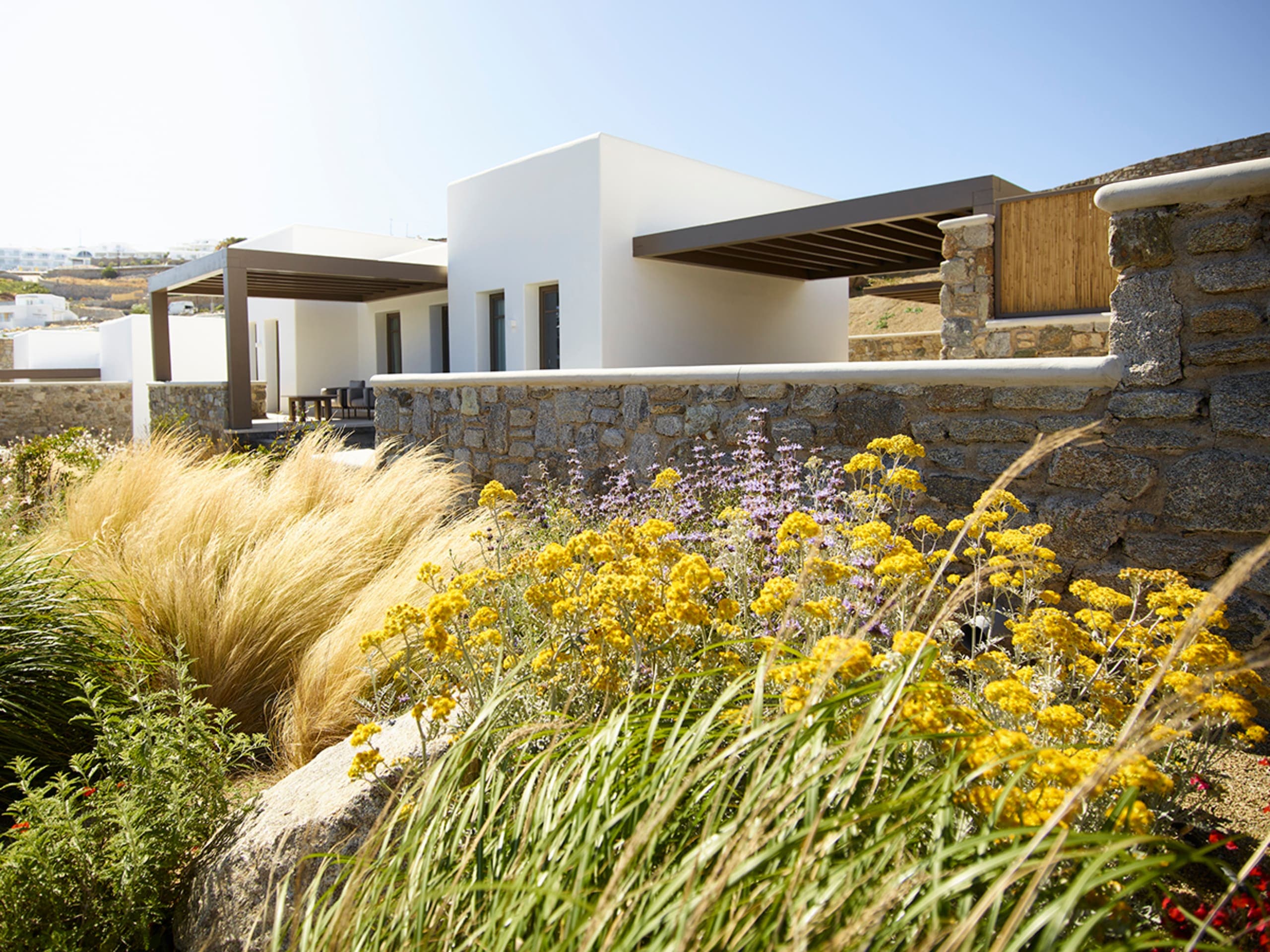 Bonzoe Suites & Villas - Image 1