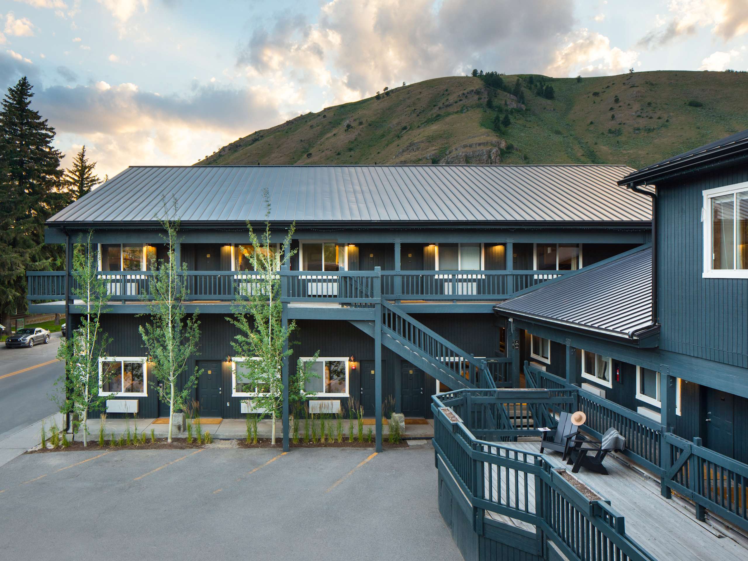 Anvil Hotel - Image 1