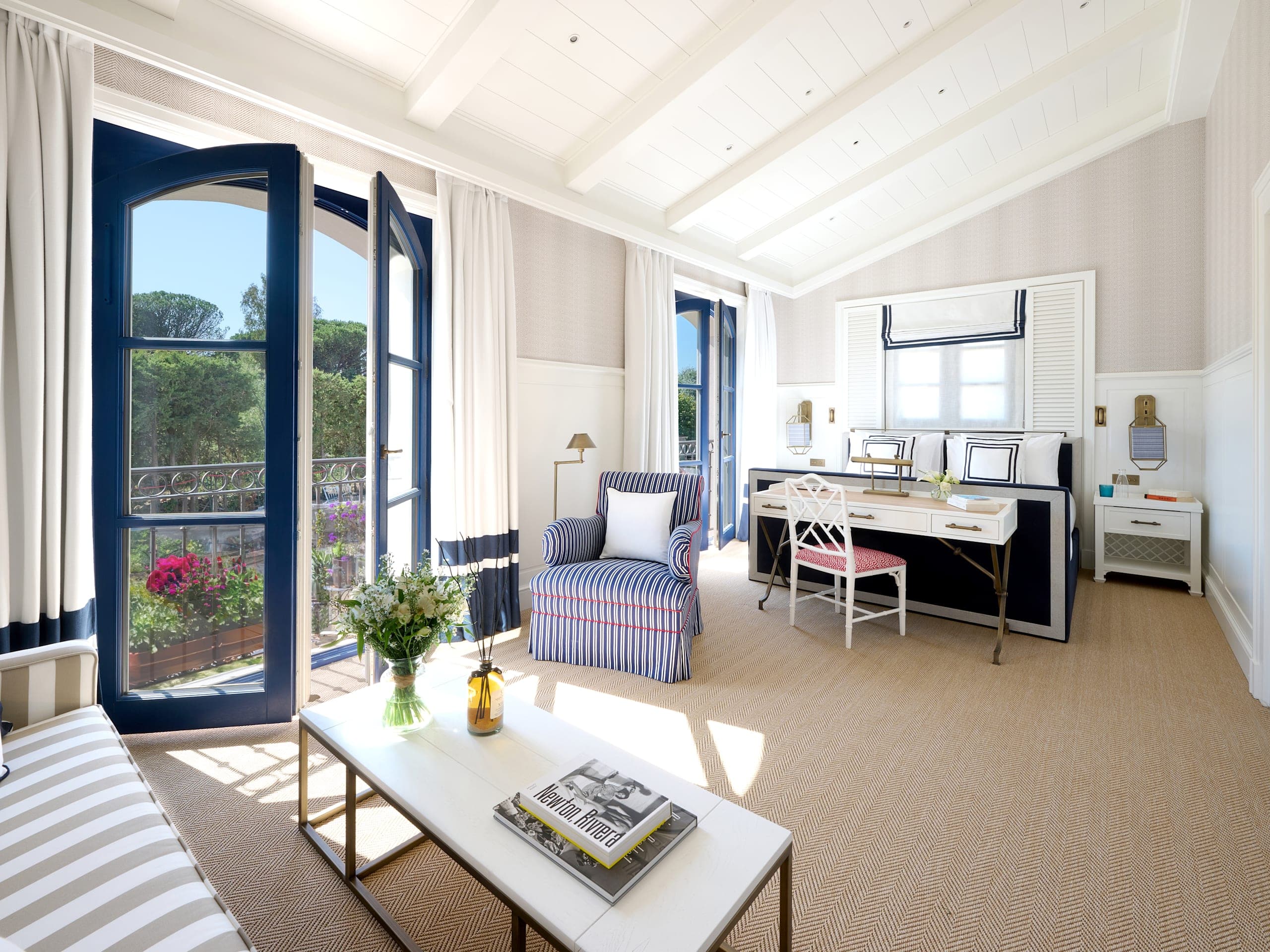 Arev Saint Tropez - Image 1