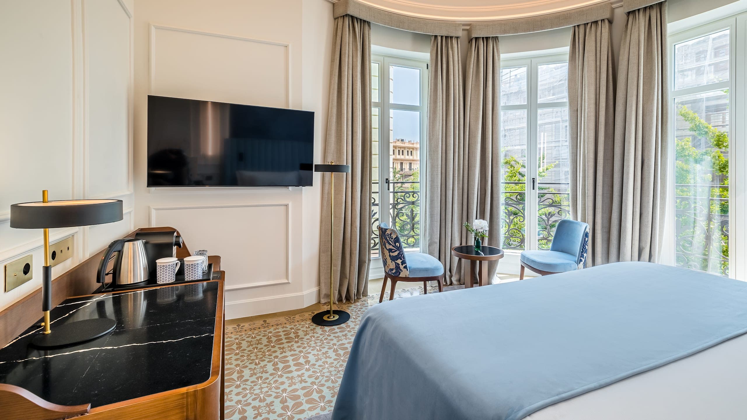 Deluxe Corner - Image 4