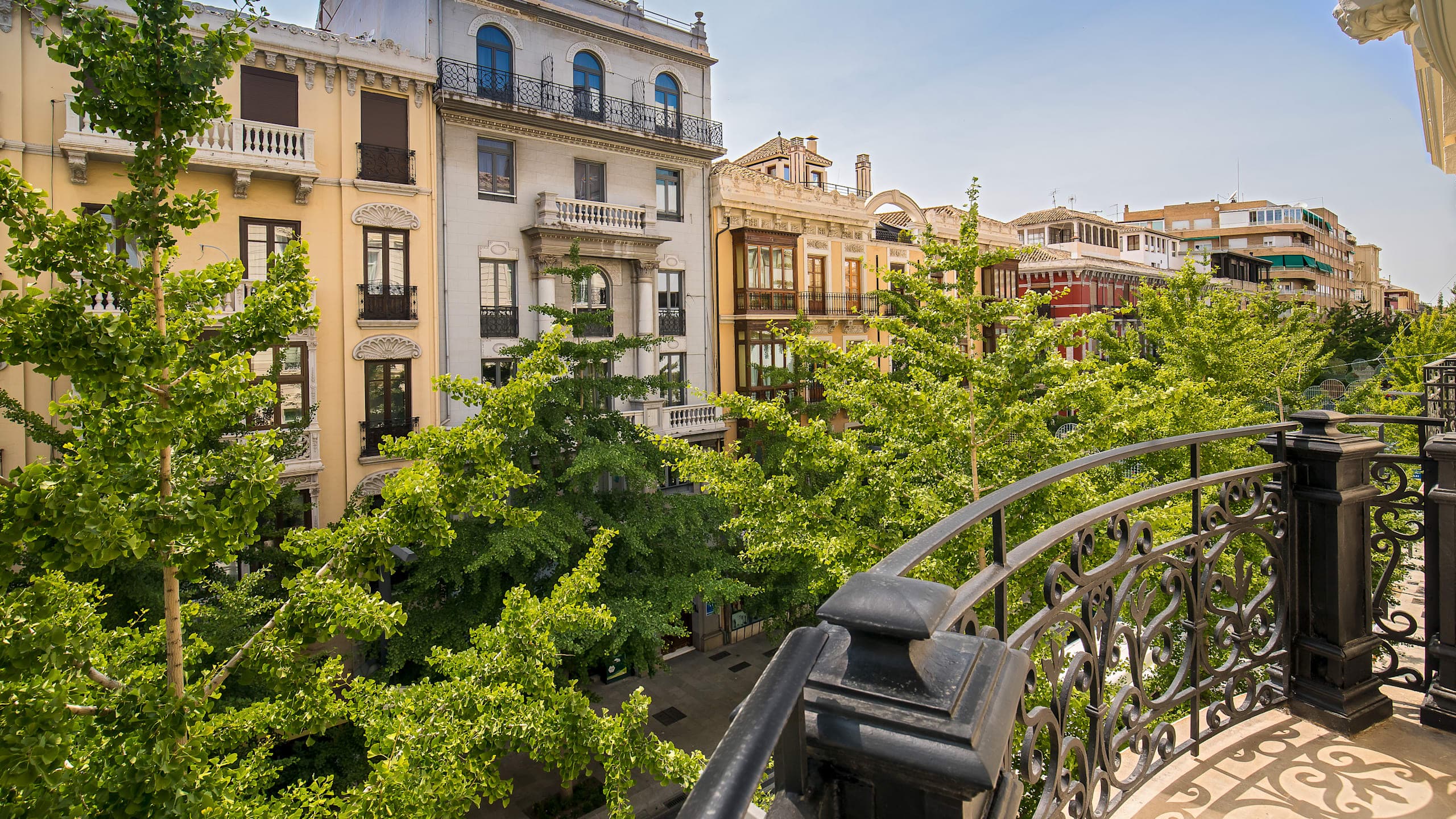 Deluxe Corner - Image 1