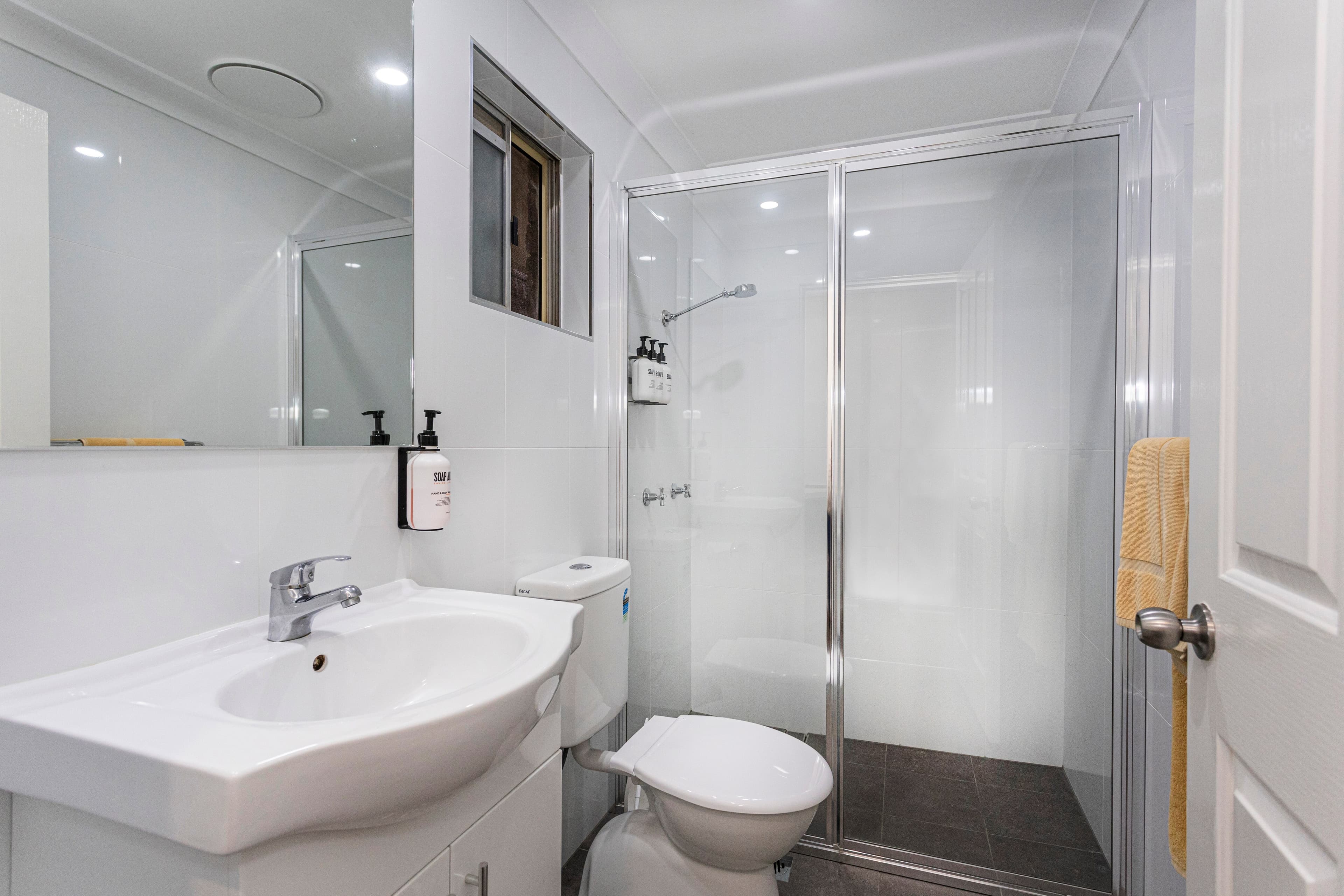 1 Double Bed, Pool View - Image 10