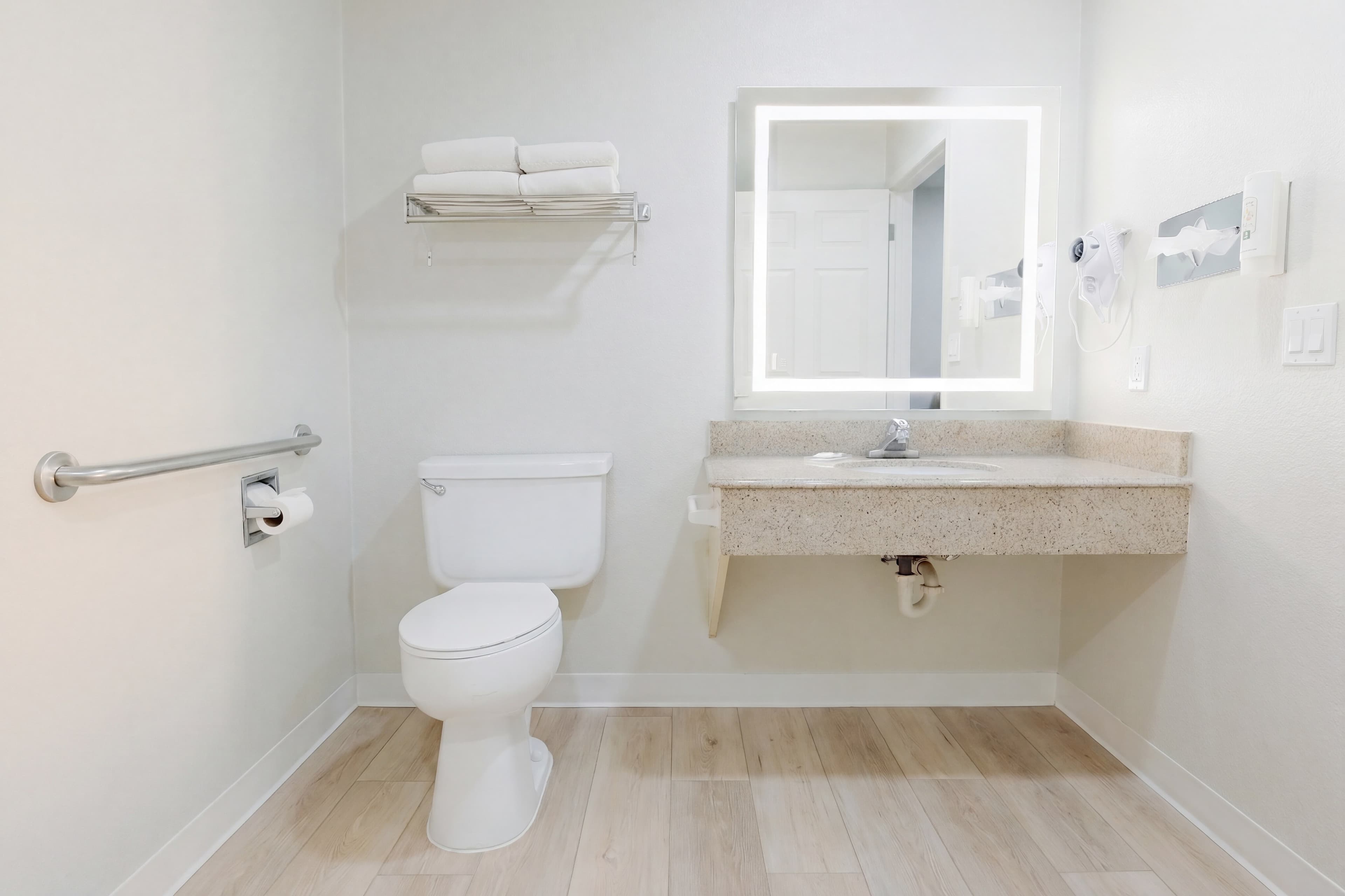 2 Queen Beds, Mobility Accessible, Nonsmoking - Image 6