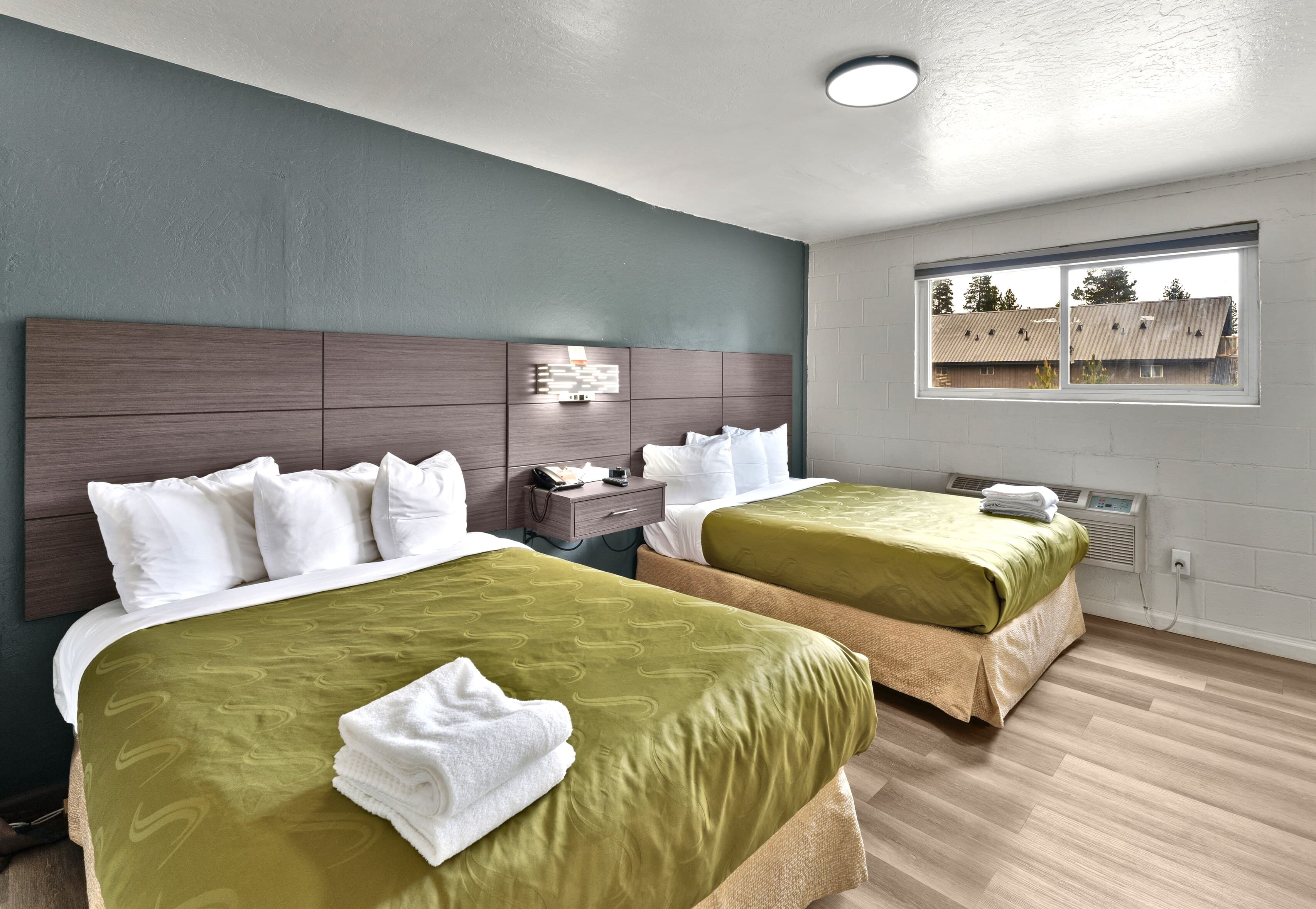 Econo Lodge Inn & Suites Heavenly Village Area - Image 2
