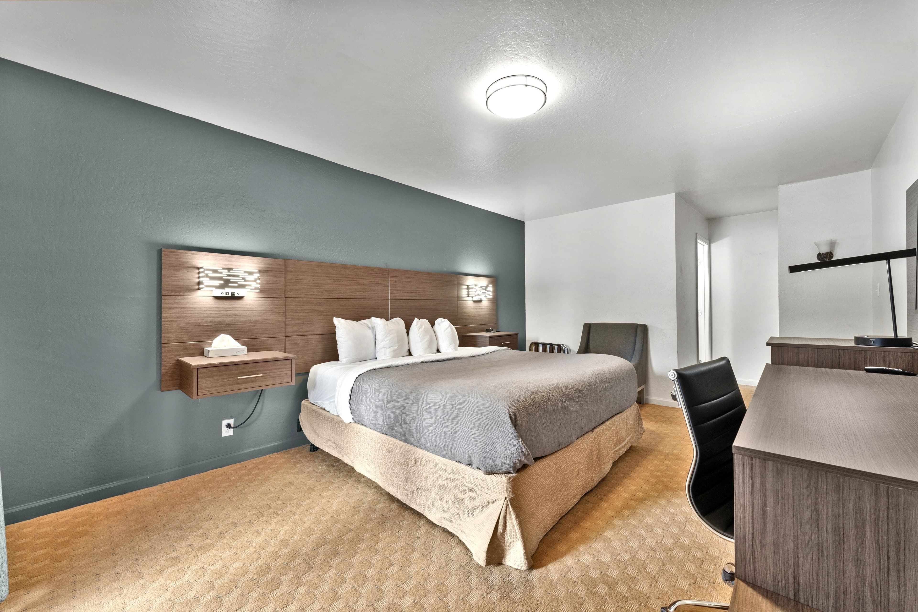 1 King Bed, Suite, Kitchenette - Image 1