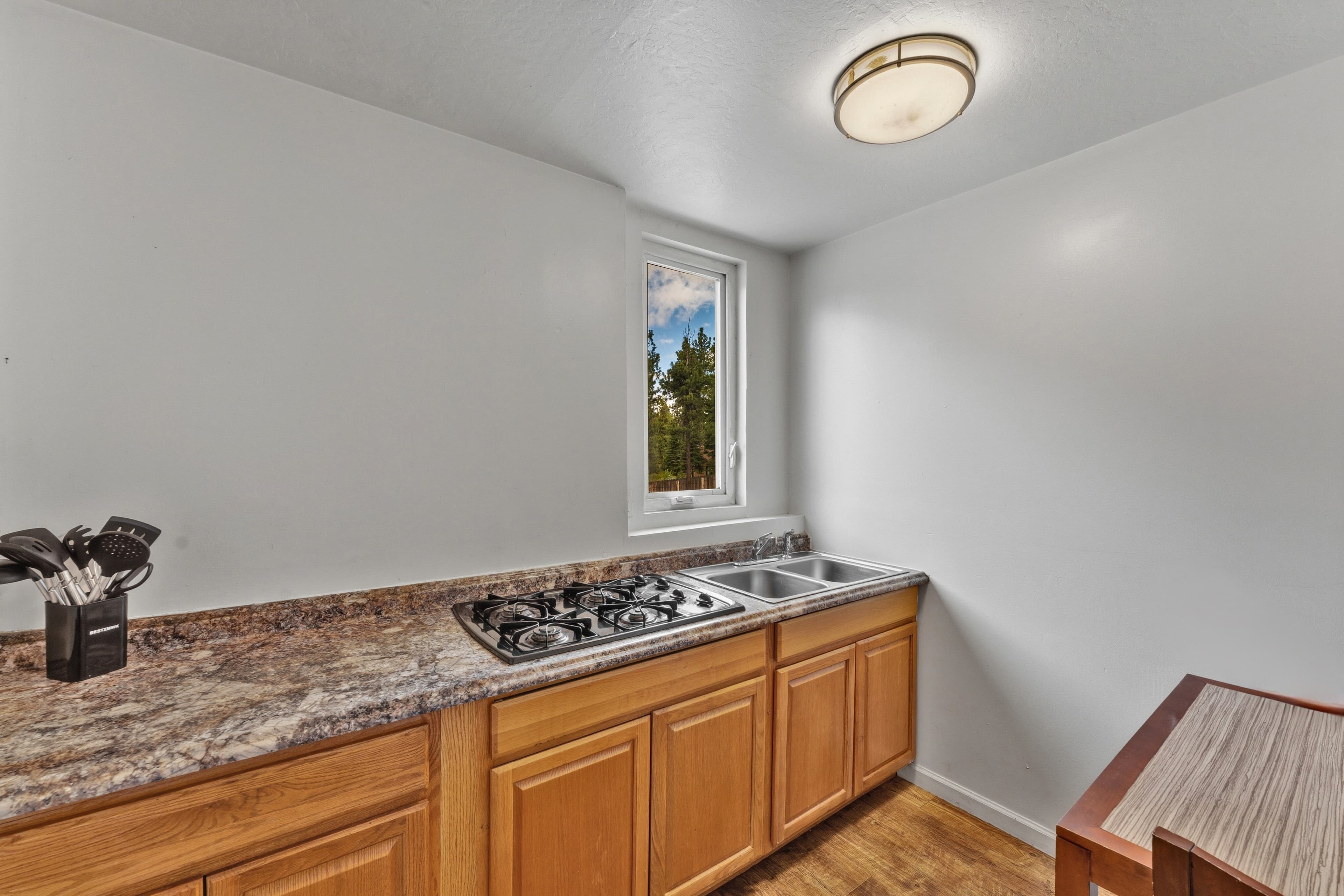 1 King Bed, Suite, Kitchenette - Image 2