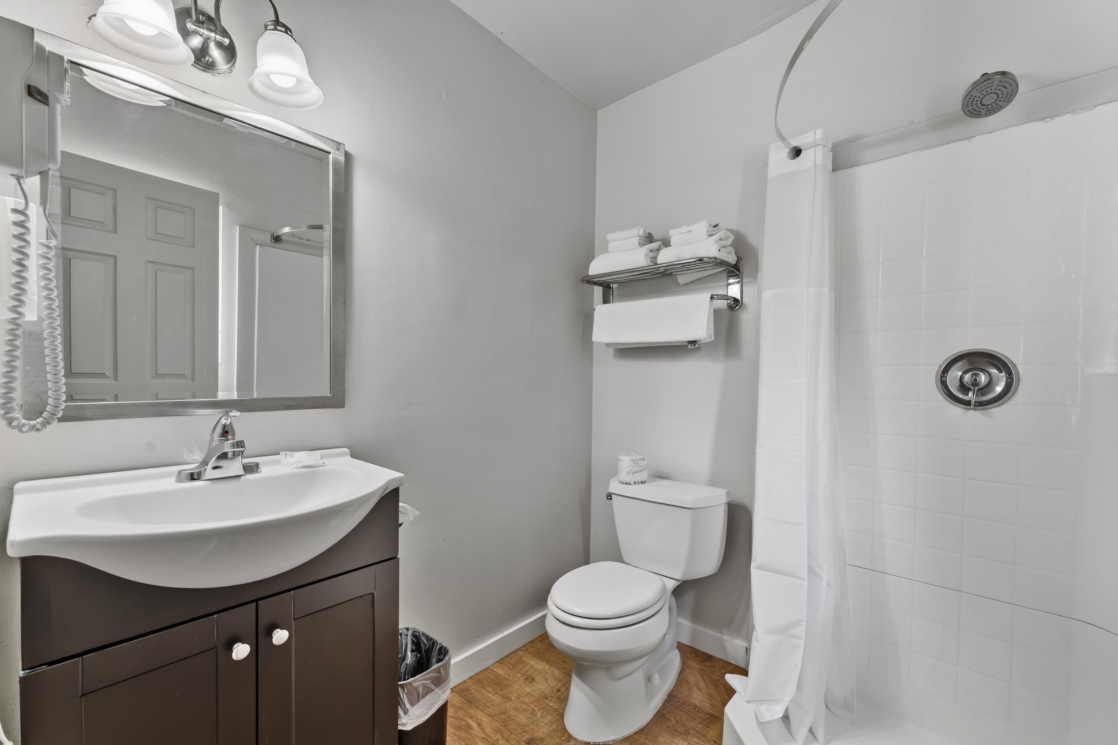 1 King Bed, Suite, Kitchenette - Image 3