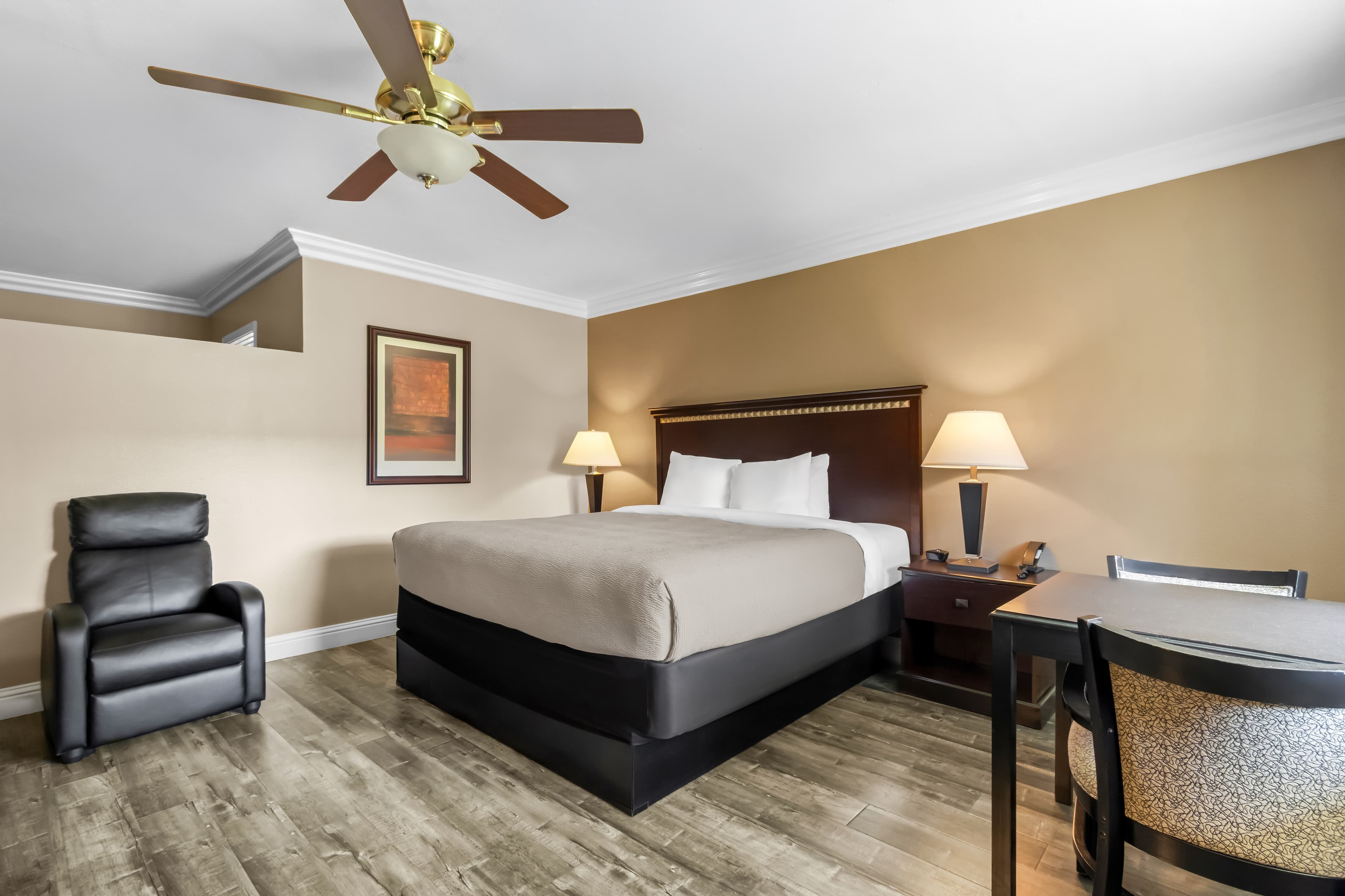 Quality Inn & Suites Santa Maria - Image 3