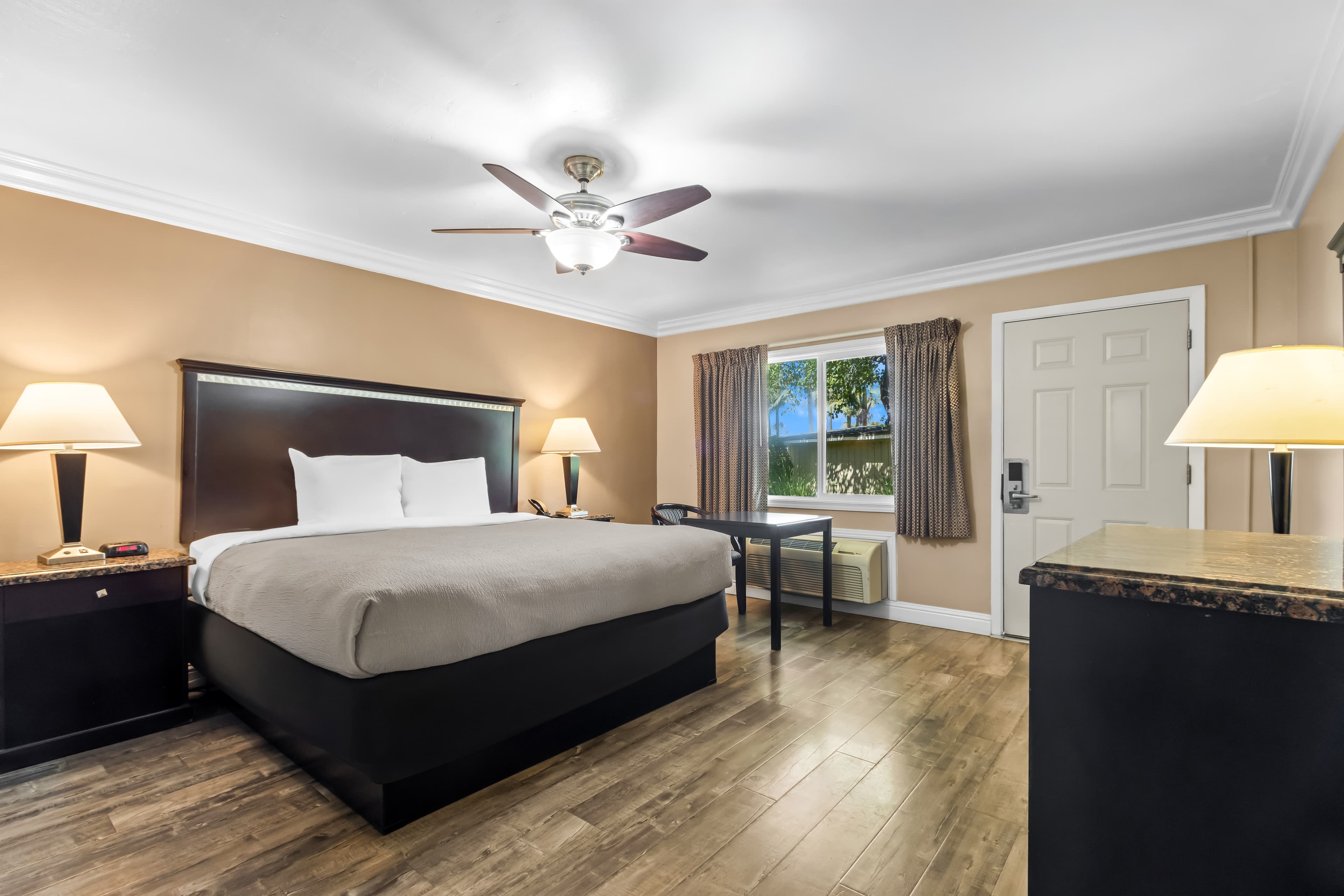 Quality Inn & Suites Santa Maria - Image 5