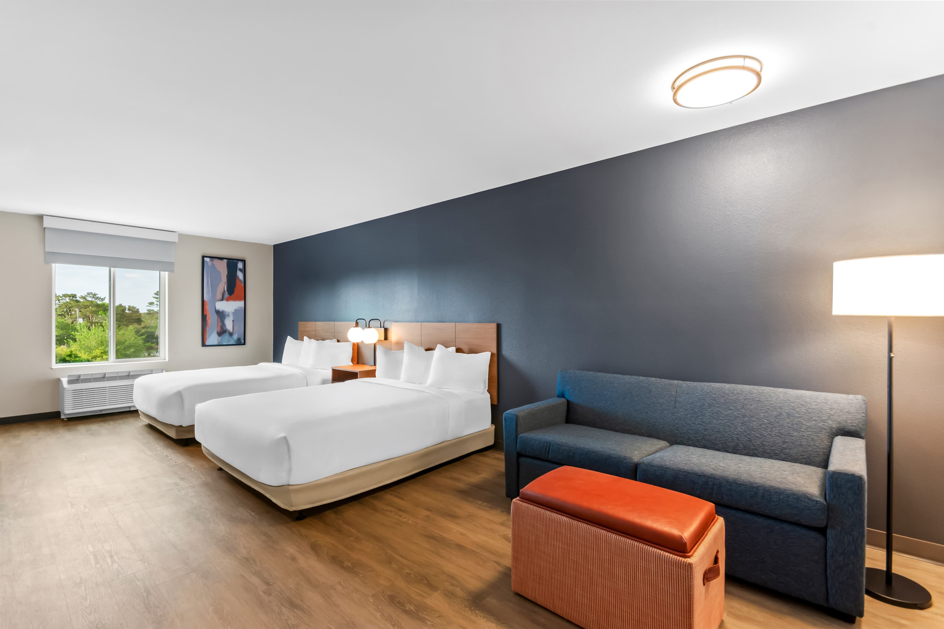 2 Queen Beds, Wheelchair Accessible, Full Kitchen - Image 1