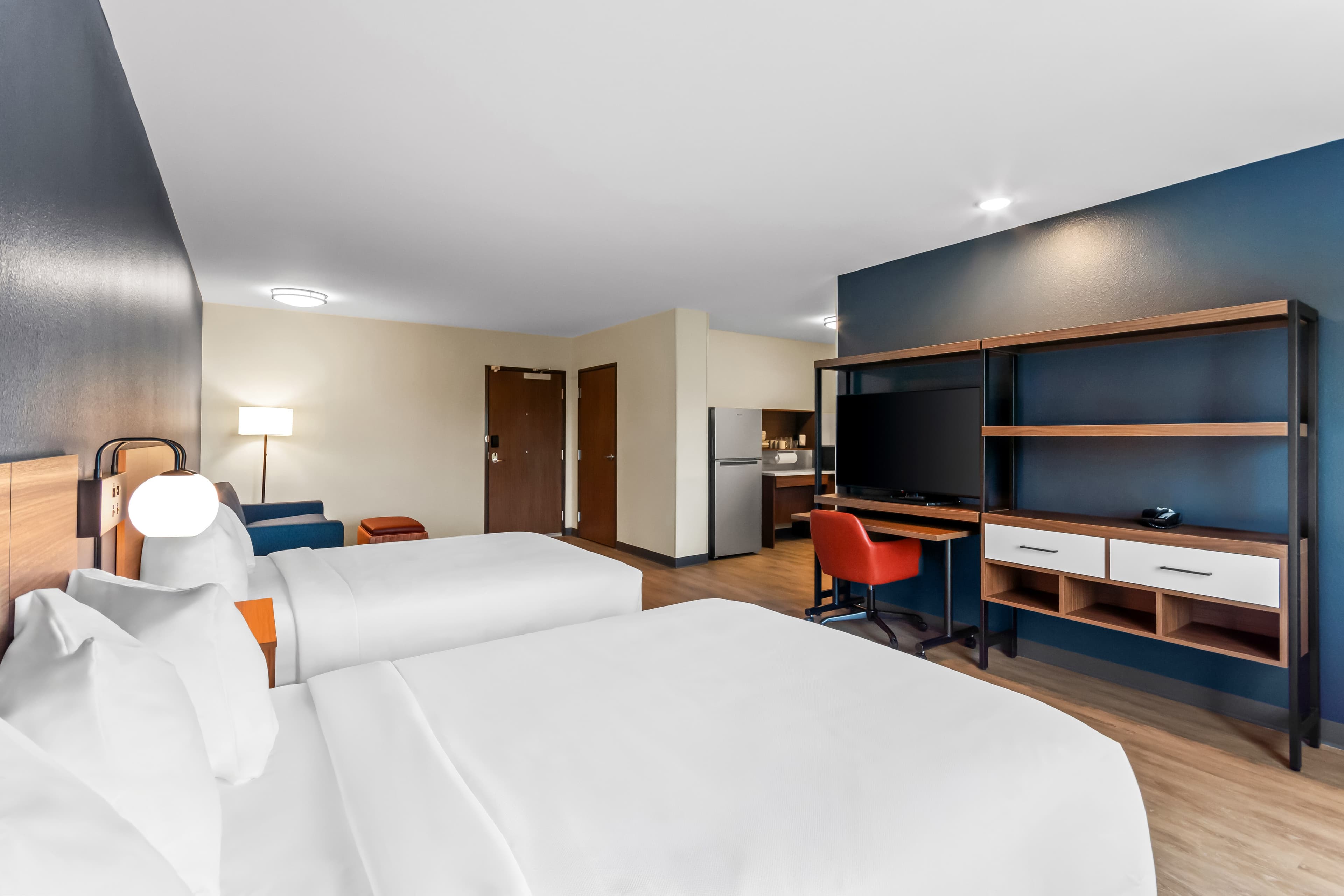 2 Queen Beds, Wheelchair Accessible, Full Kitchen - Image 3