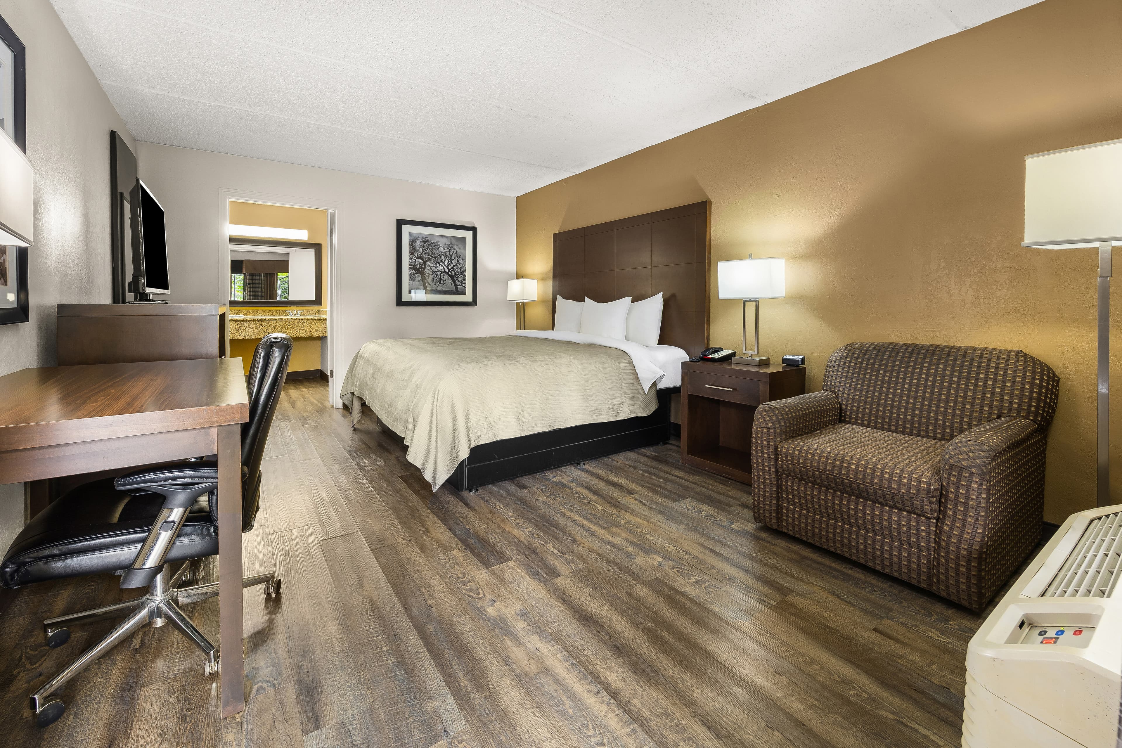 Quality Inn Columbus near Fort Benning - Image 2