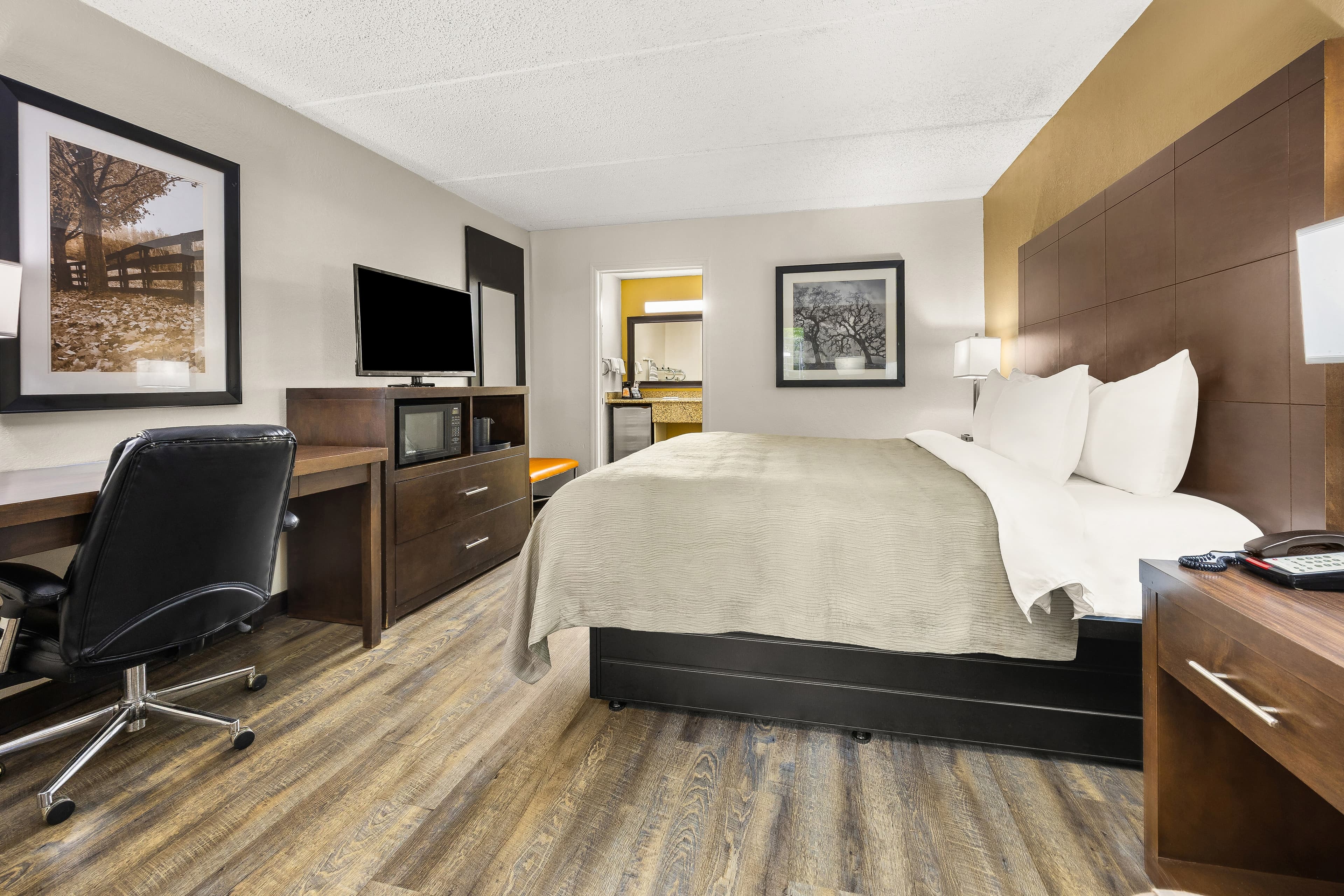 Quality Inn Columbus near Fort Benning - Image 3