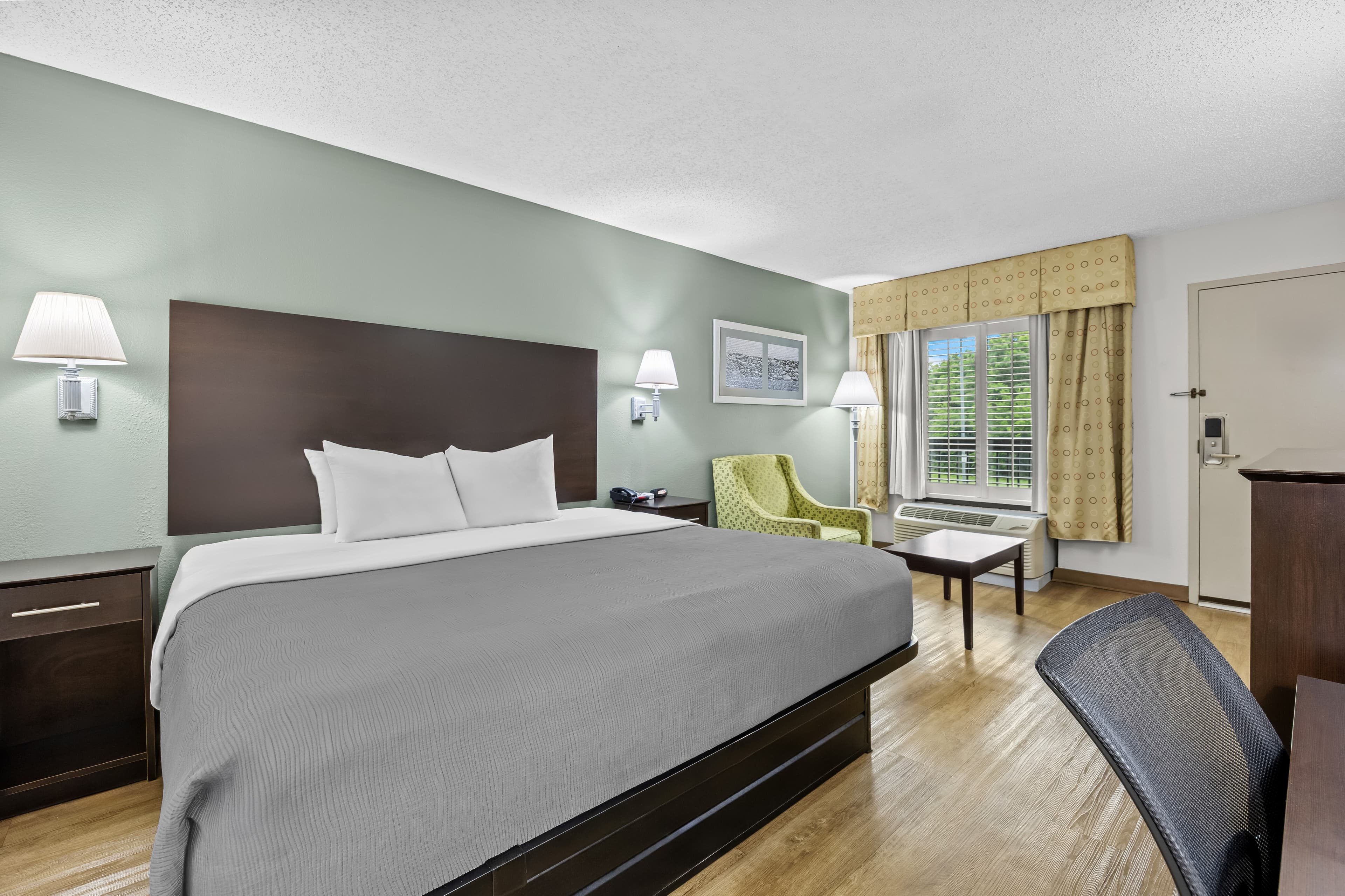 1 King Bed - Image 2