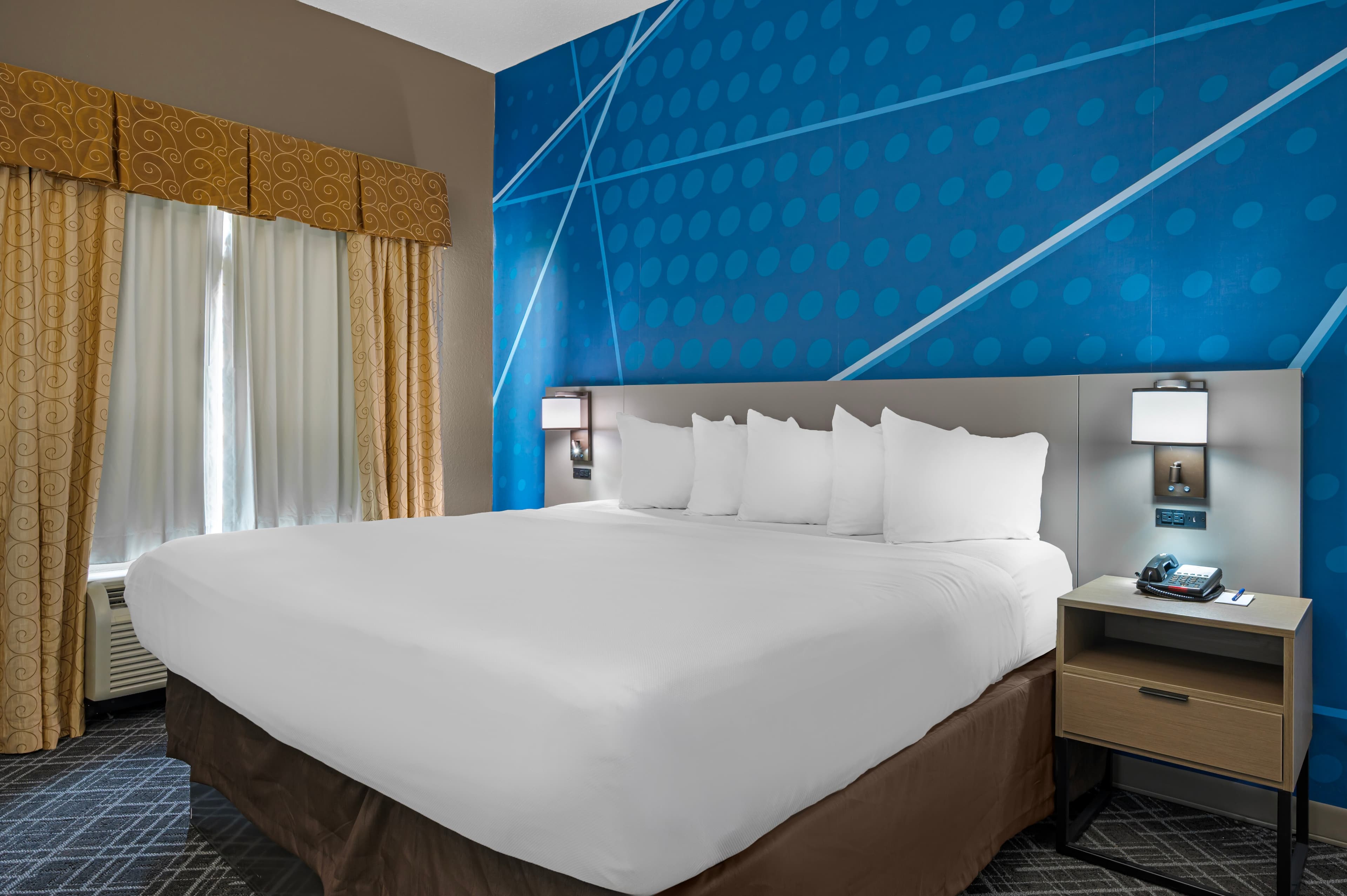 Comfort Suites near Indianapolis Airport - Image 2