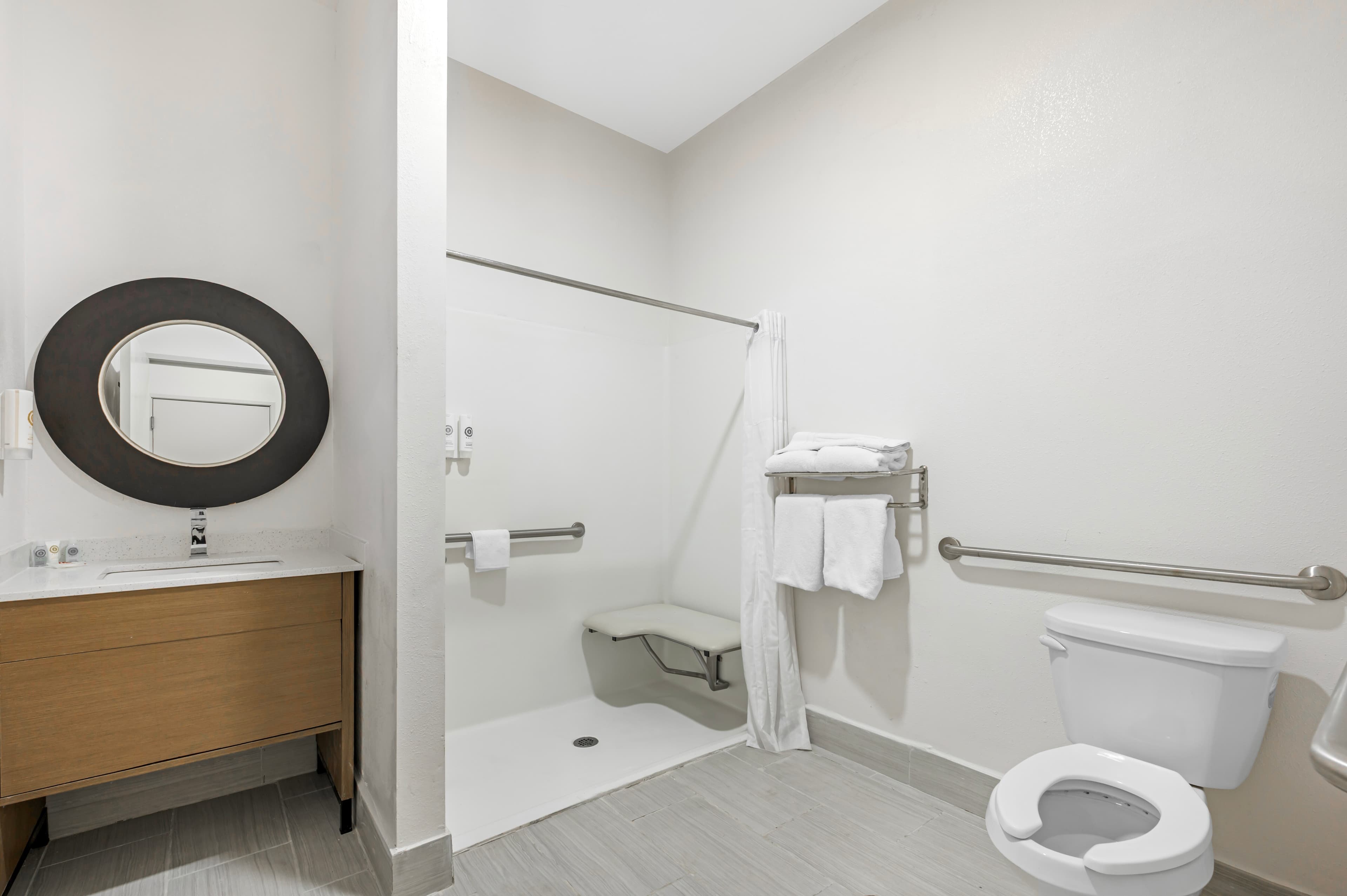 1 King Bed, 1 Room Suite, Sofa Bed - Image 4