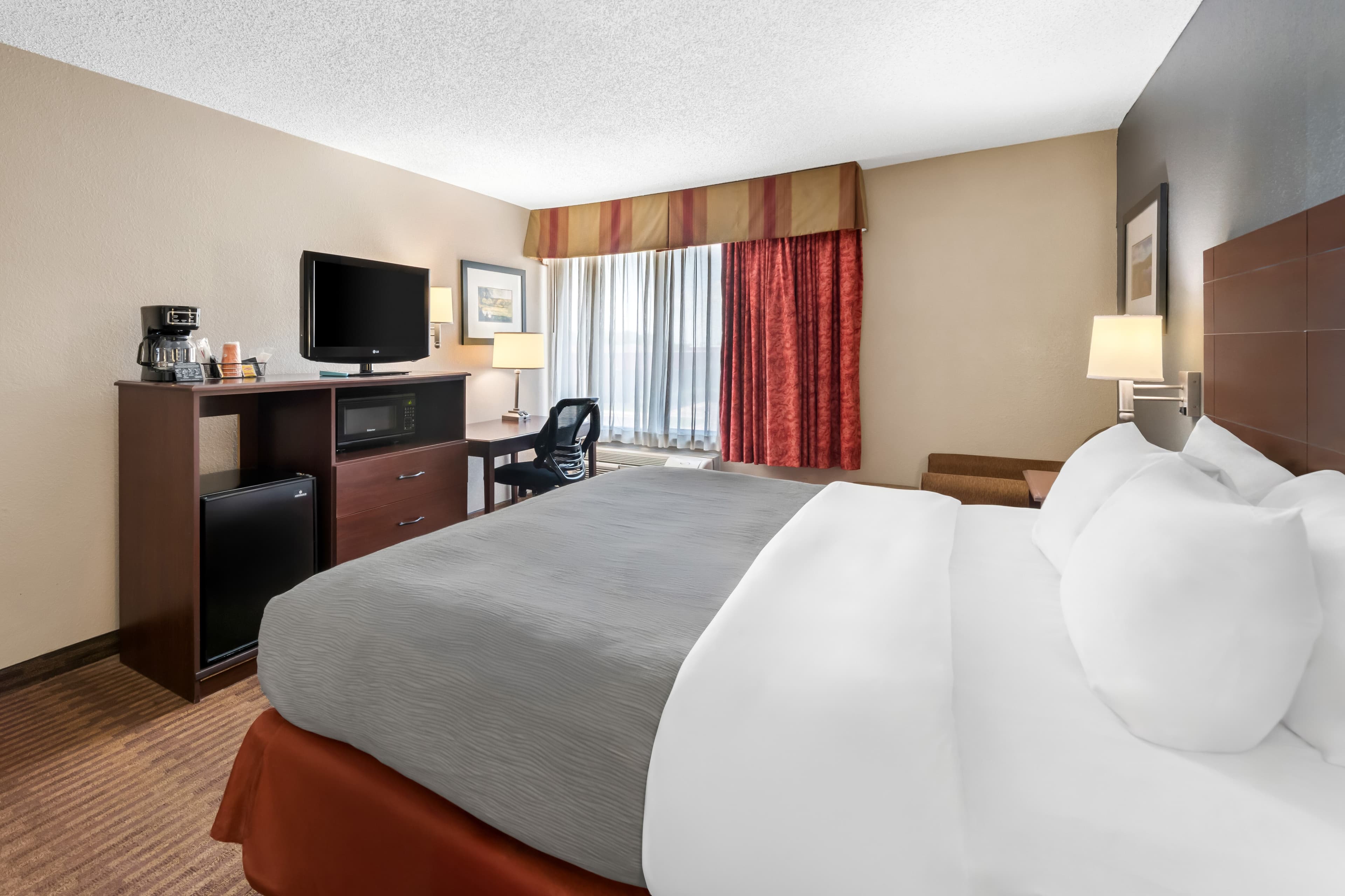 Quality Inn & Suites Lawrence - University Area - Image 3