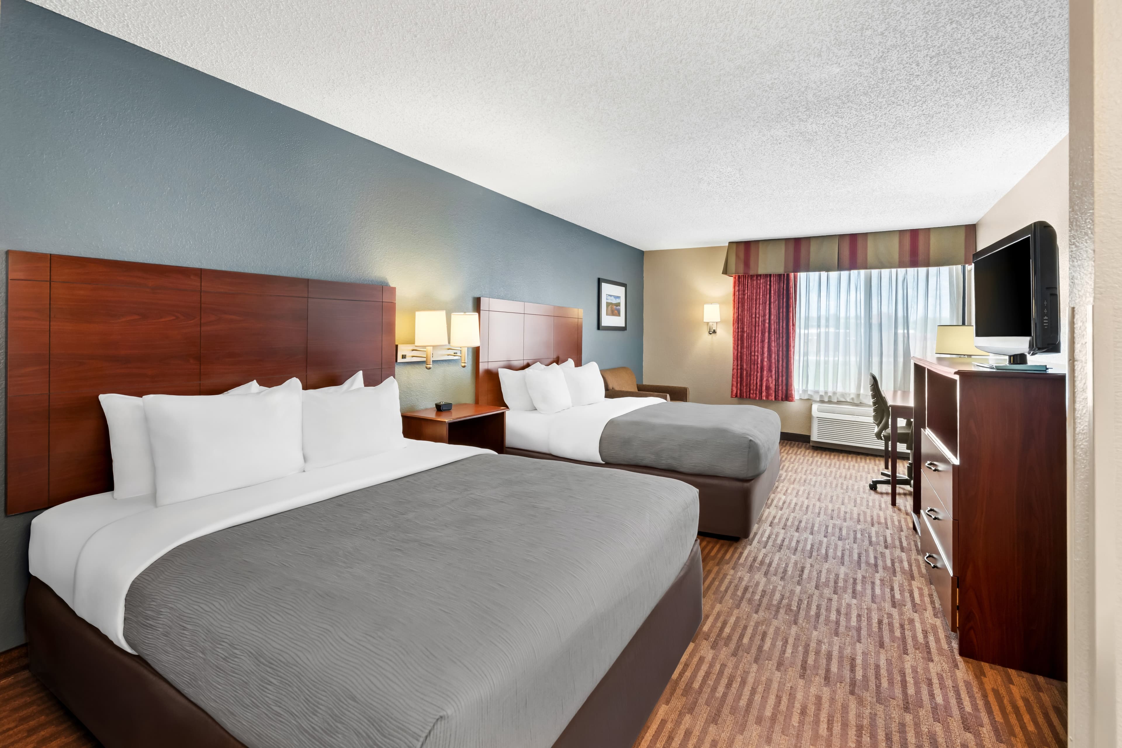 Quality Inn & Suites Lawrence - University Area - Image 5