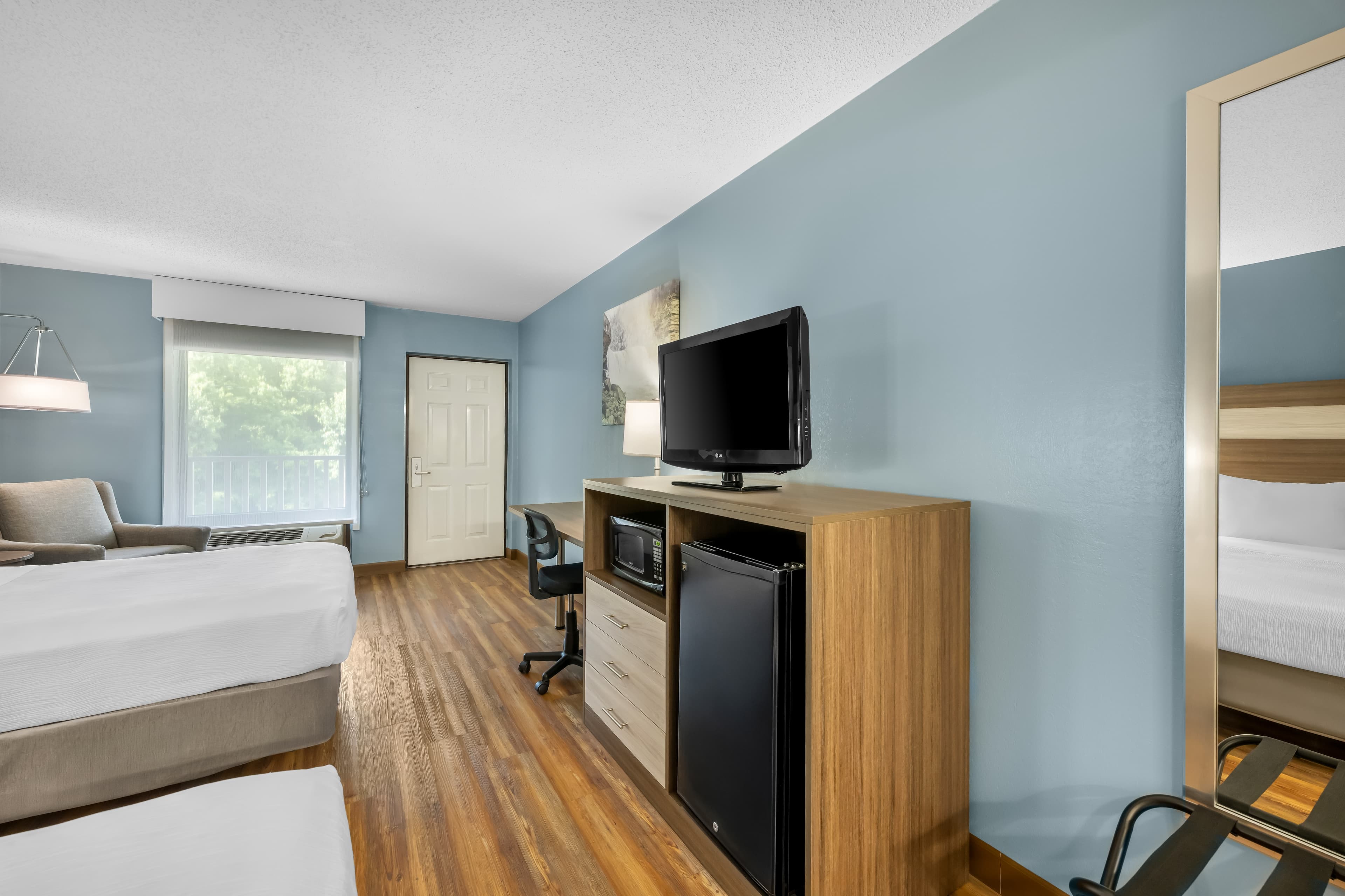 Quality Inn - Image 4