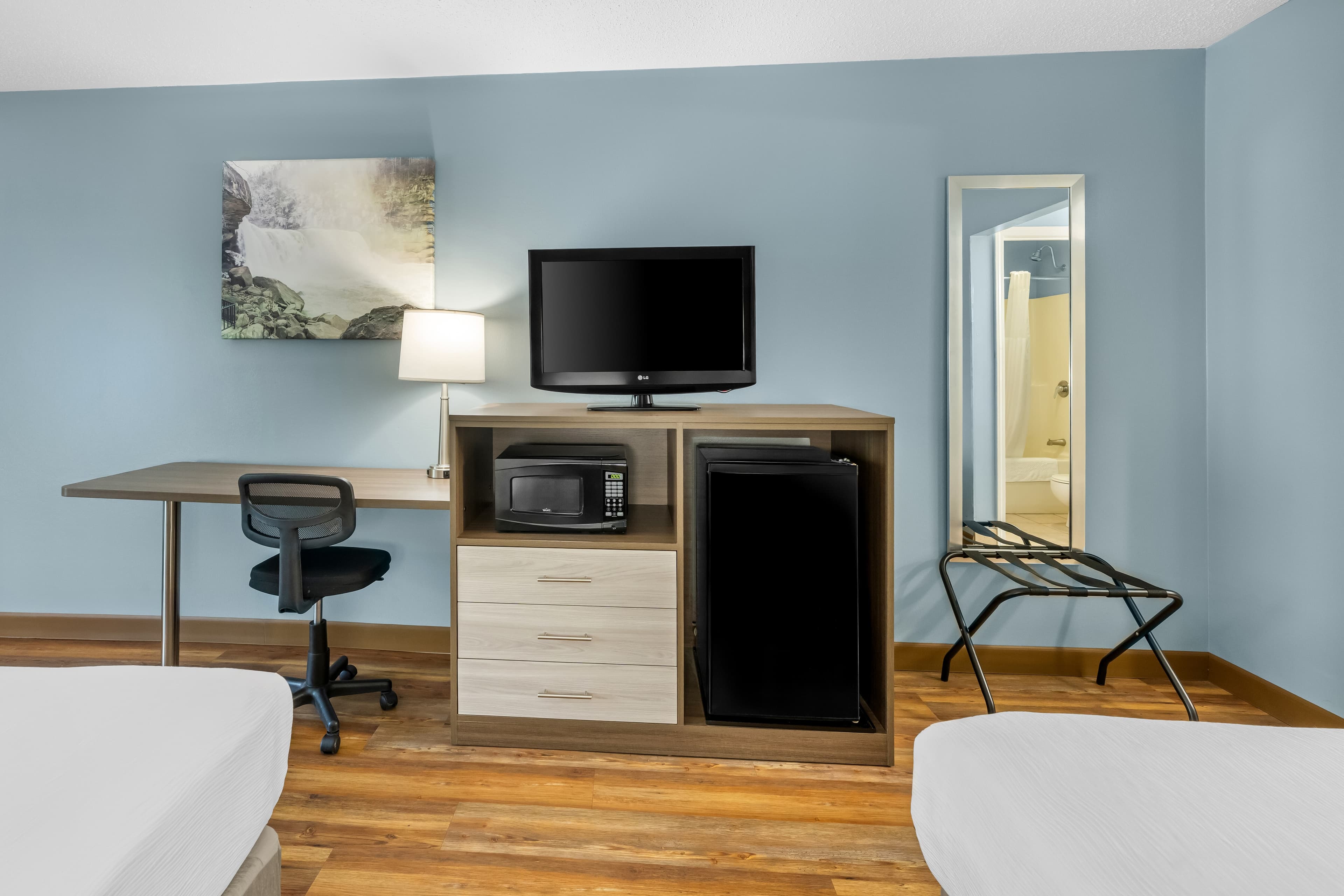 Quality Inn - Image 5