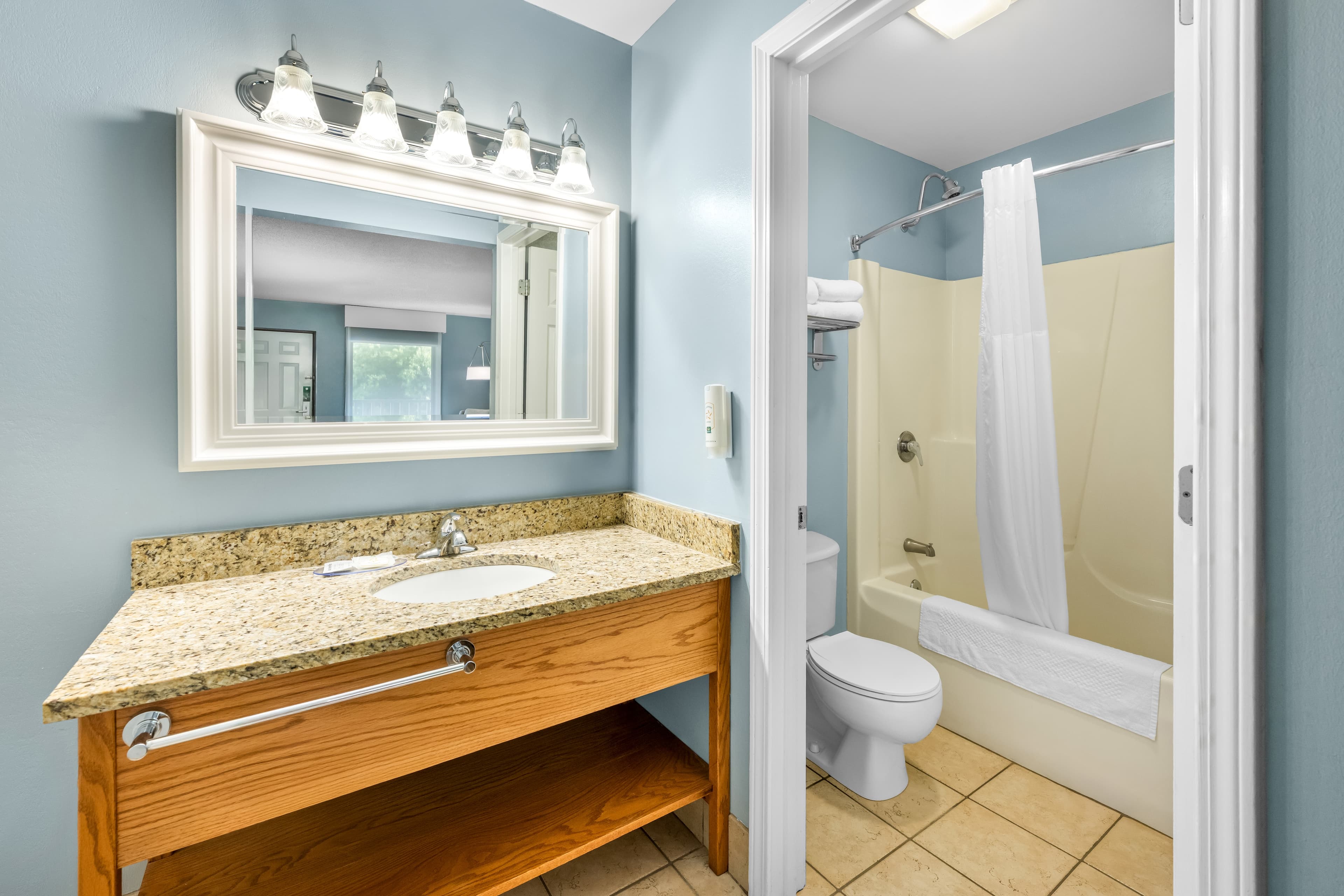 2 Double Beds, Exterior Corridor - Image 5
