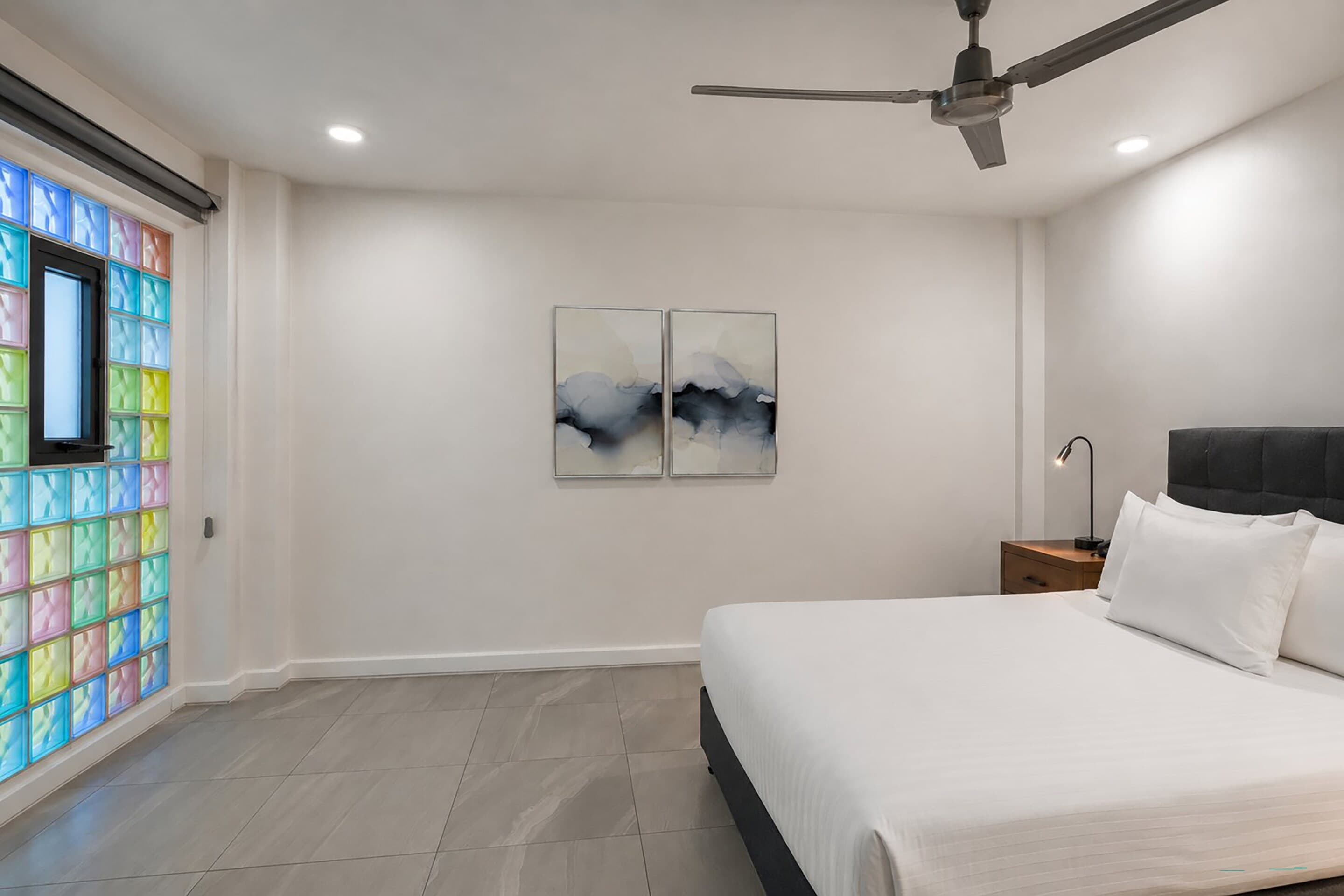 1 Queen Bed, 1 Bedroom Apartment, Larger Room - Image 8
