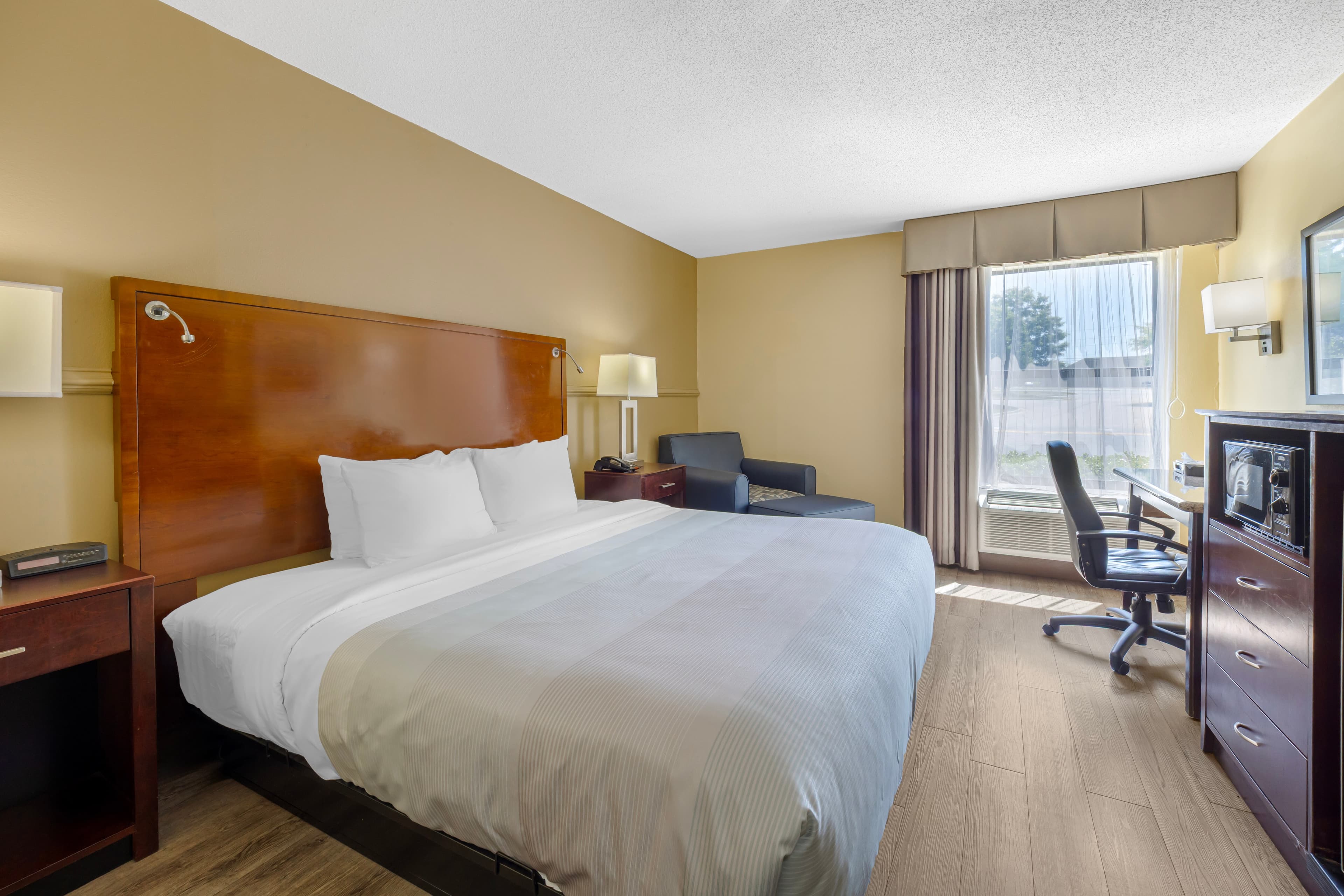 Quality Inn Fuquay Varina East - Image 3