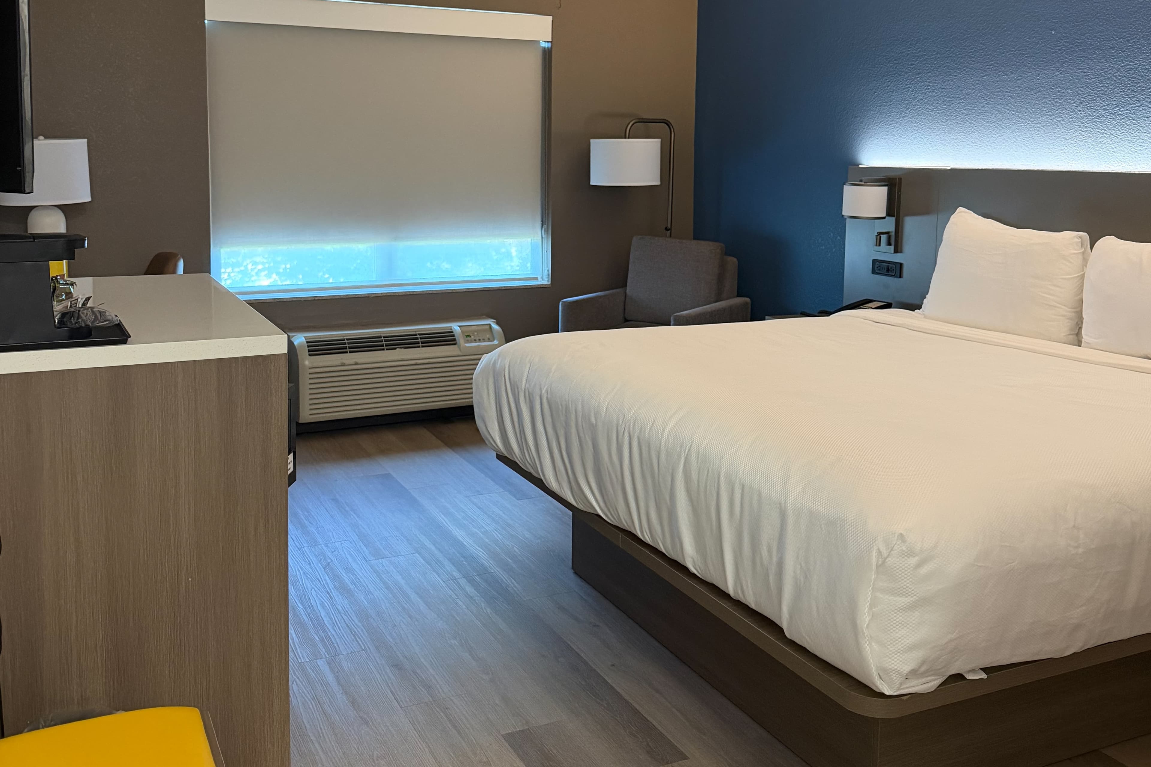 Country Inn & Suites by Radisson, Concord (Kannapolis), NC - Image 3