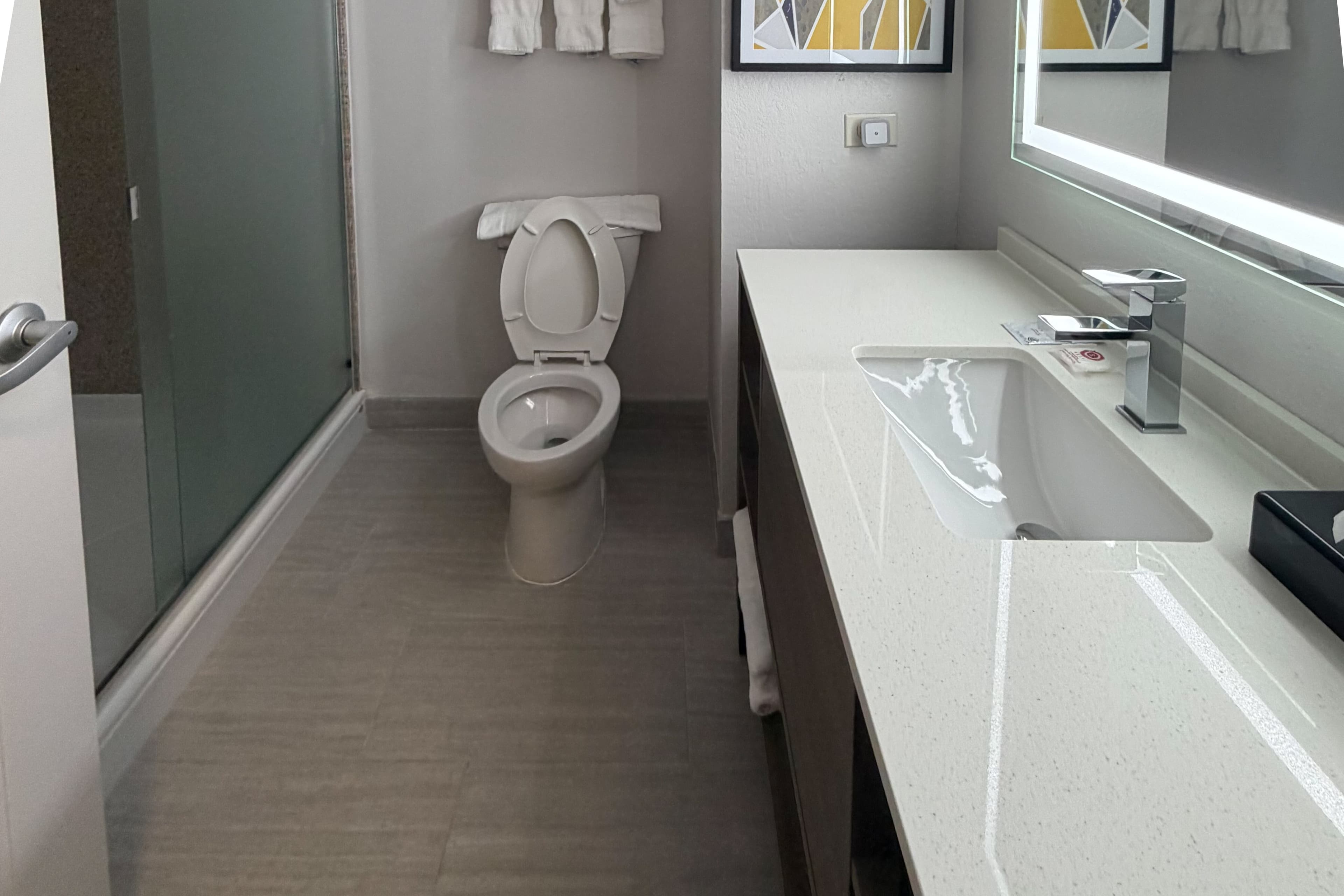 1 King Bed - Image 6