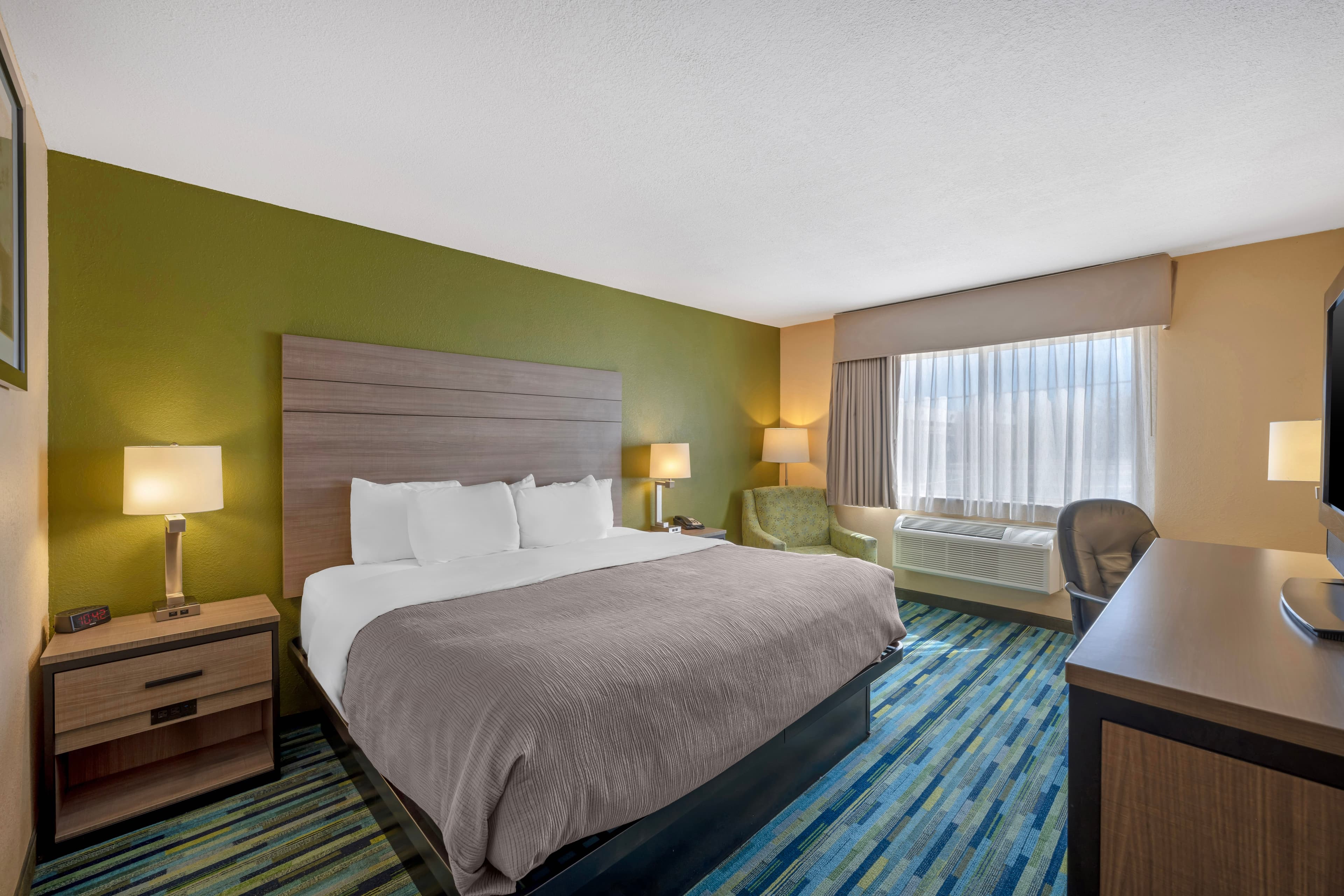 Quality Inn Los Lunas - Albuquerque South - Image 2