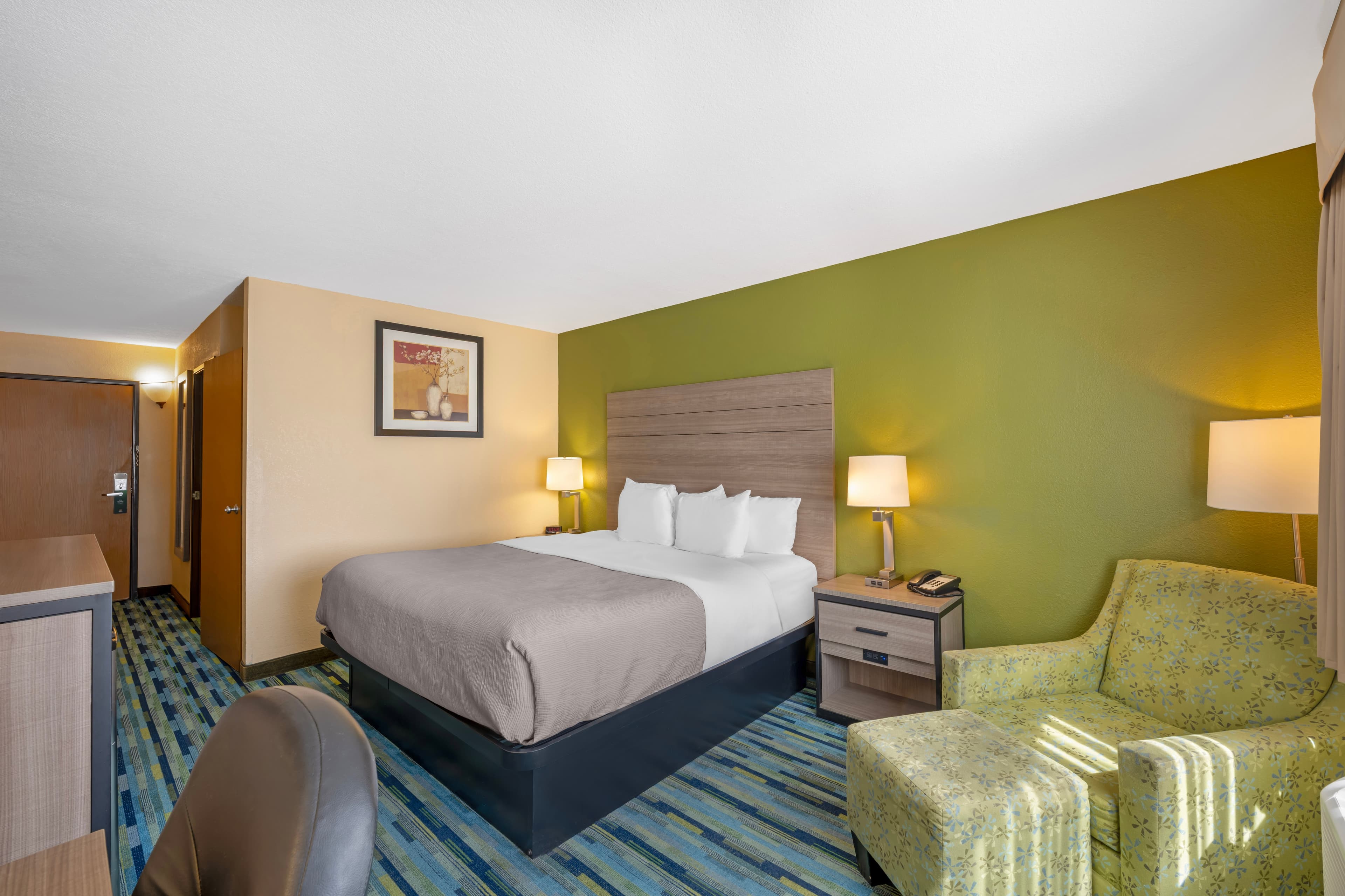 Quality Inn Los Lunas - Albuquerque South - Image 4