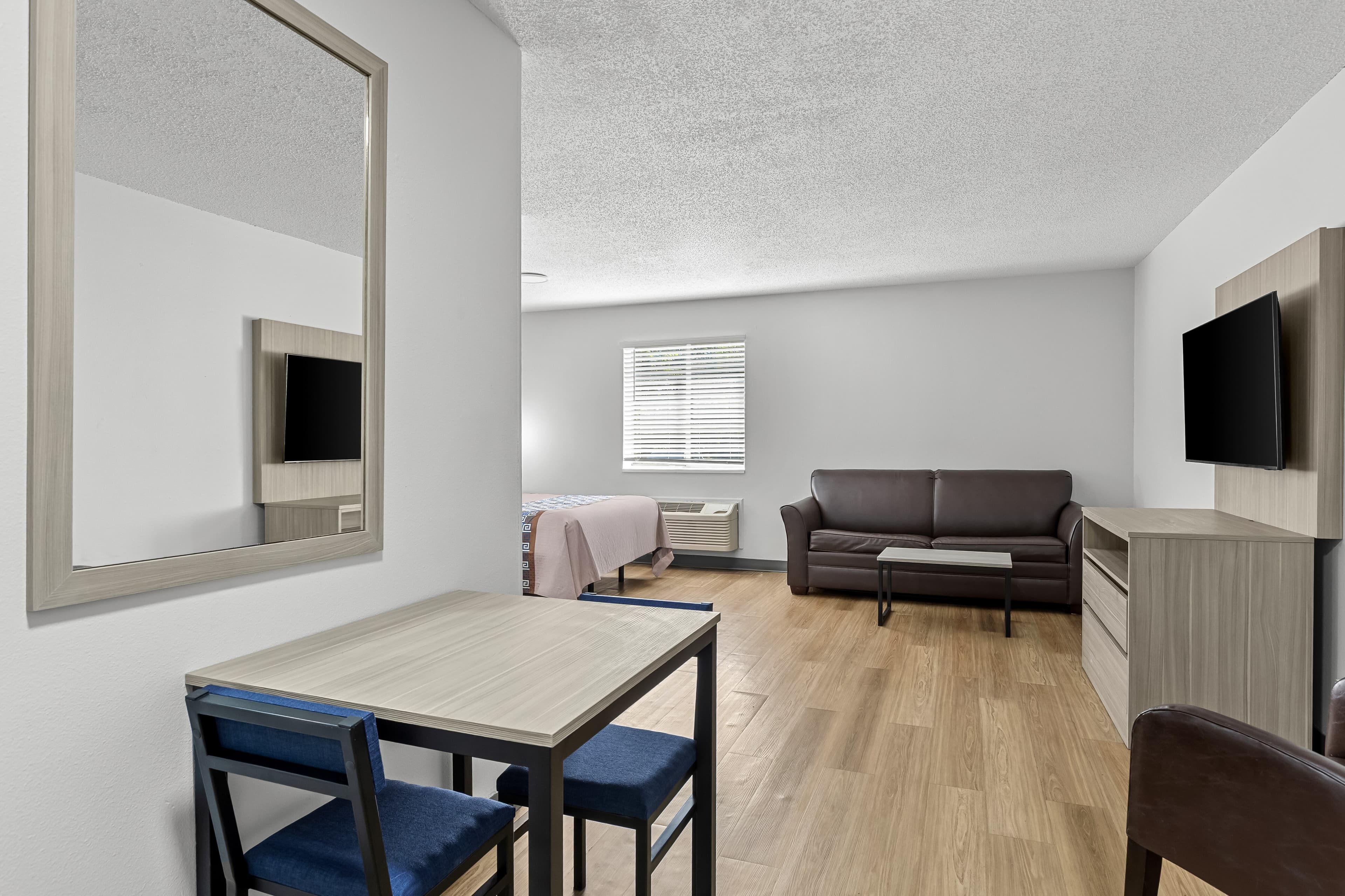 Suburban Studios Copley Akron West - Image 5