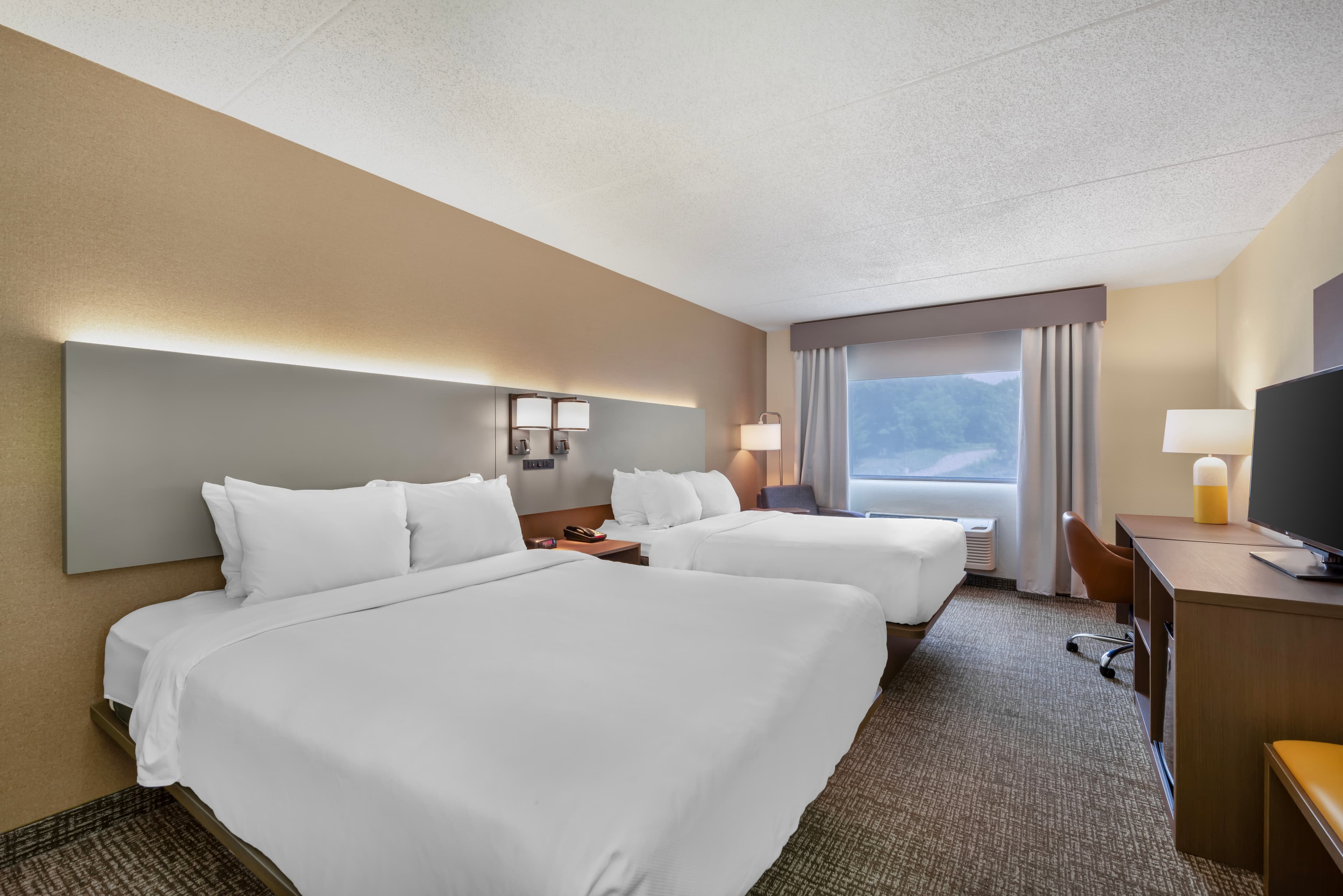 Comfort Inn & Suites Butler - Image 2
